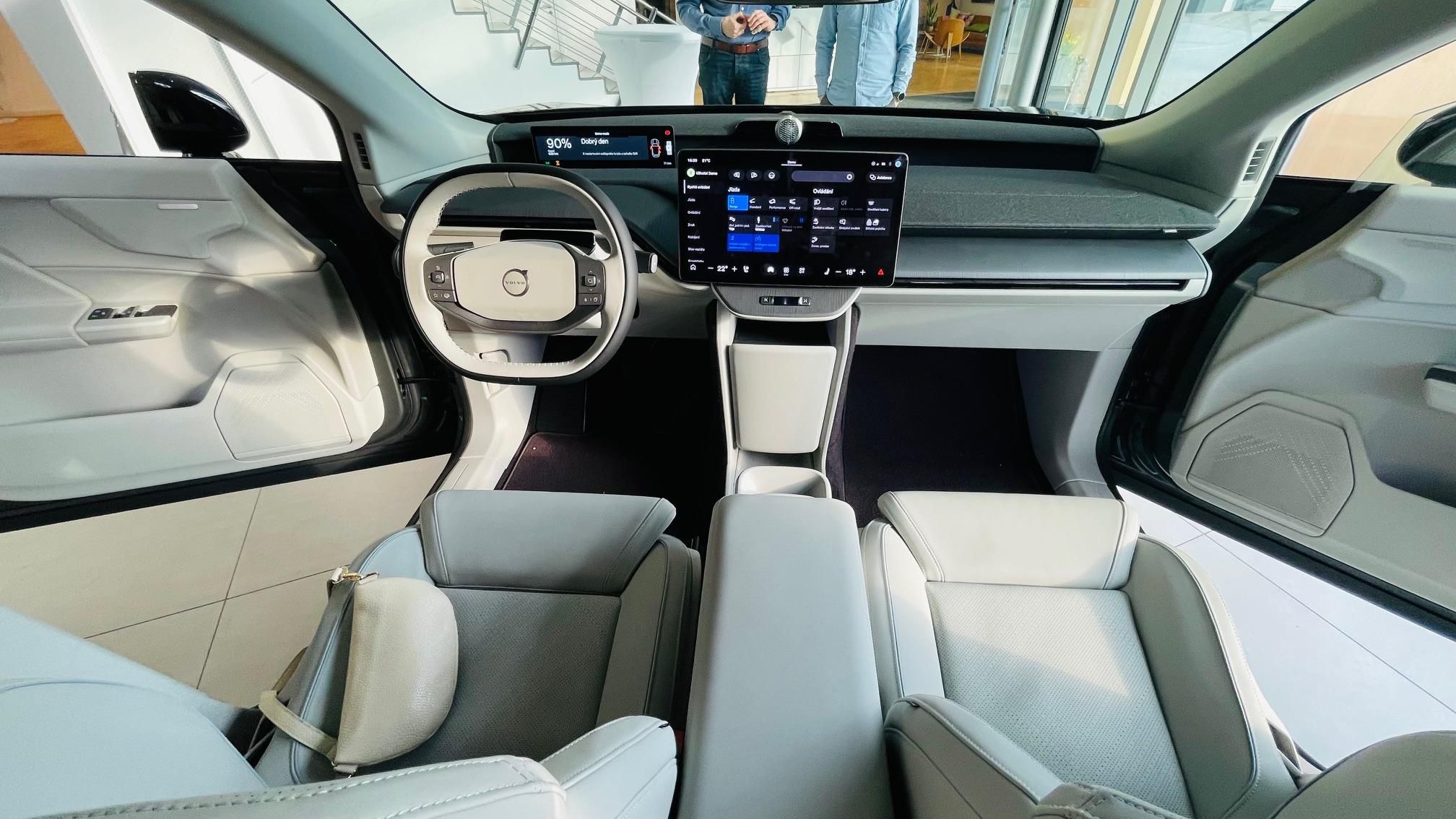Volvo EX60, P10 AWD - fotka 4