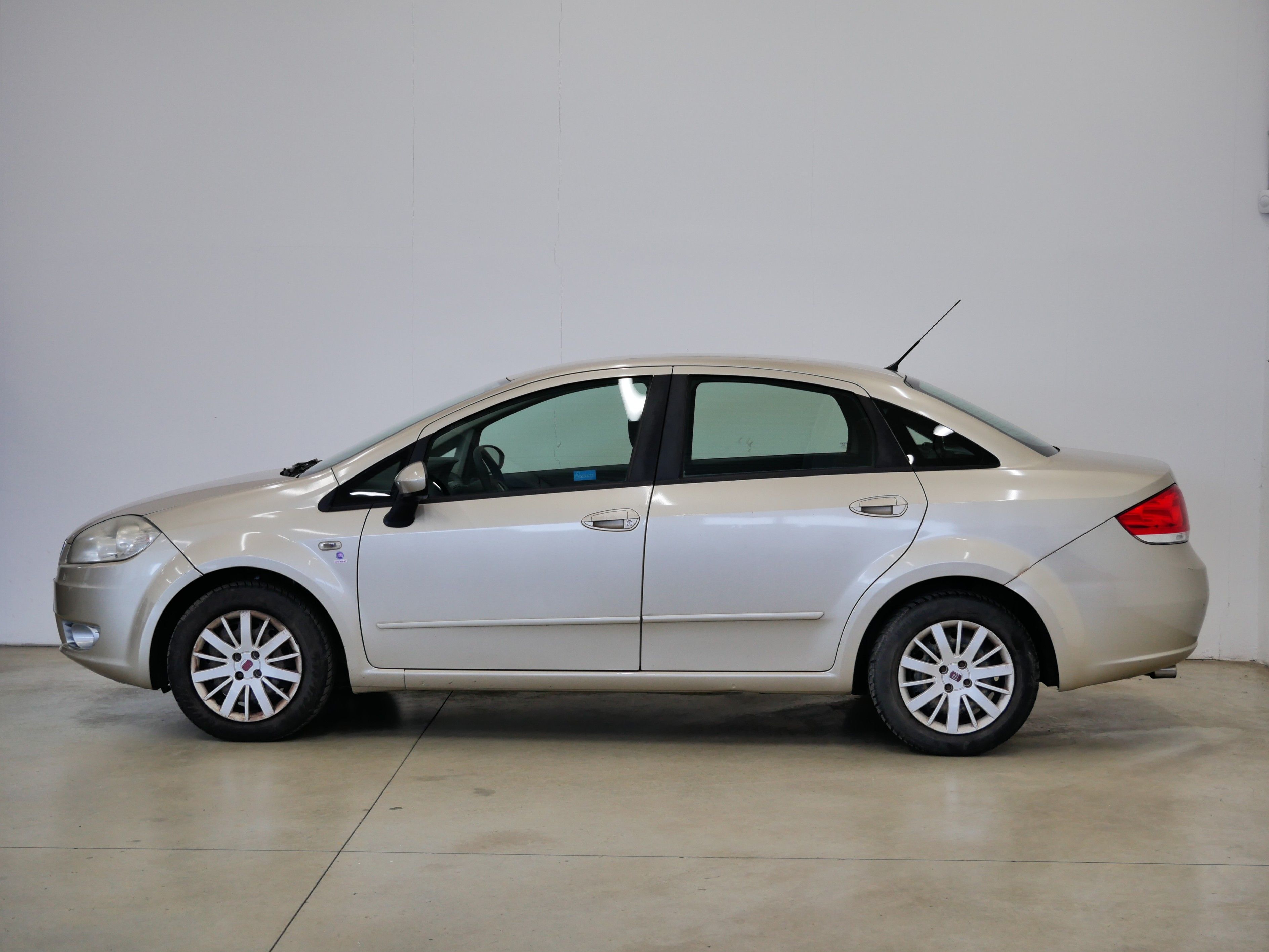 Fiat Linea, 1.4 T-Jet 88 kW Emotion - fotka 3
