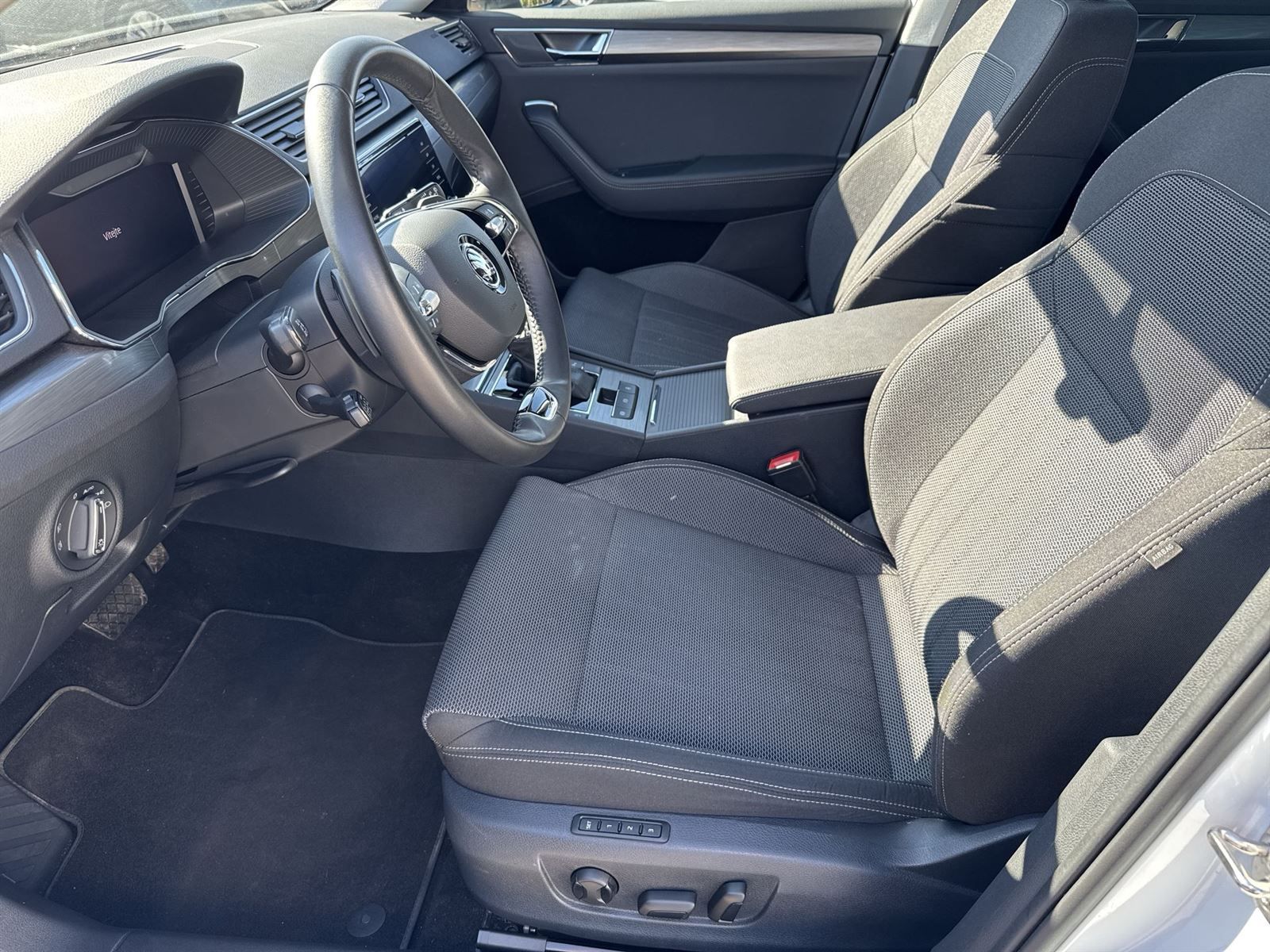 Škoda Superb, Combi 2.0 TSI 4x4 DSG Style - fotka 6