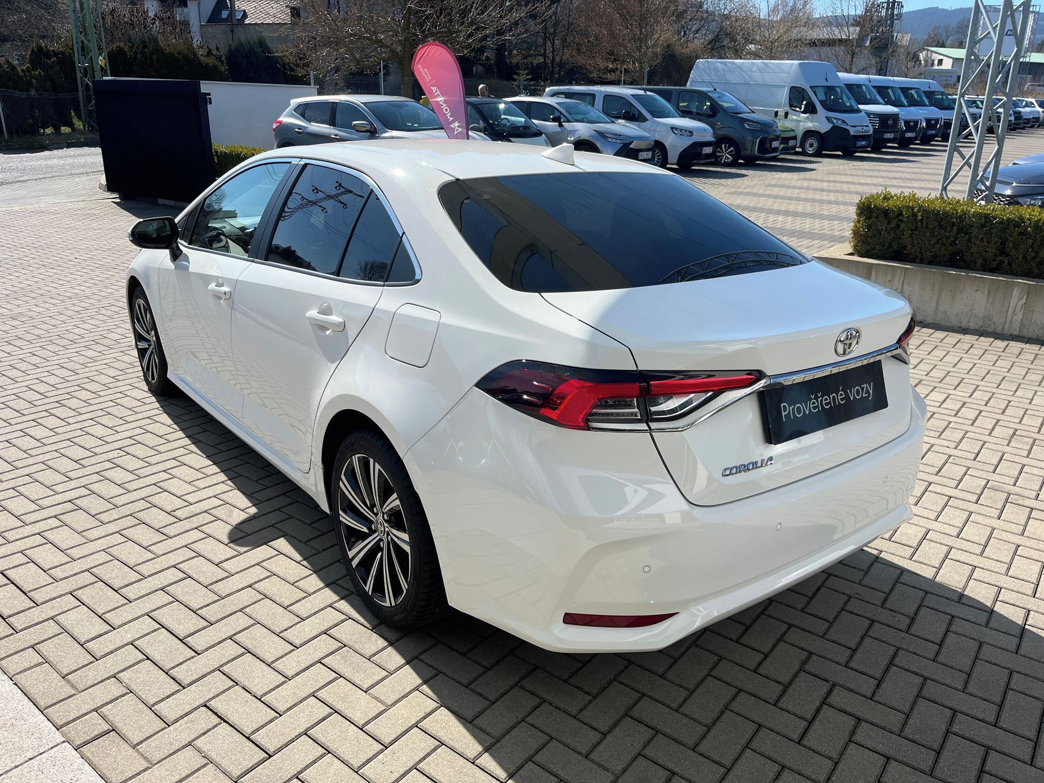 Toyota Corolla, 1,5 VVT-i Style Tech Automat - fotka 4