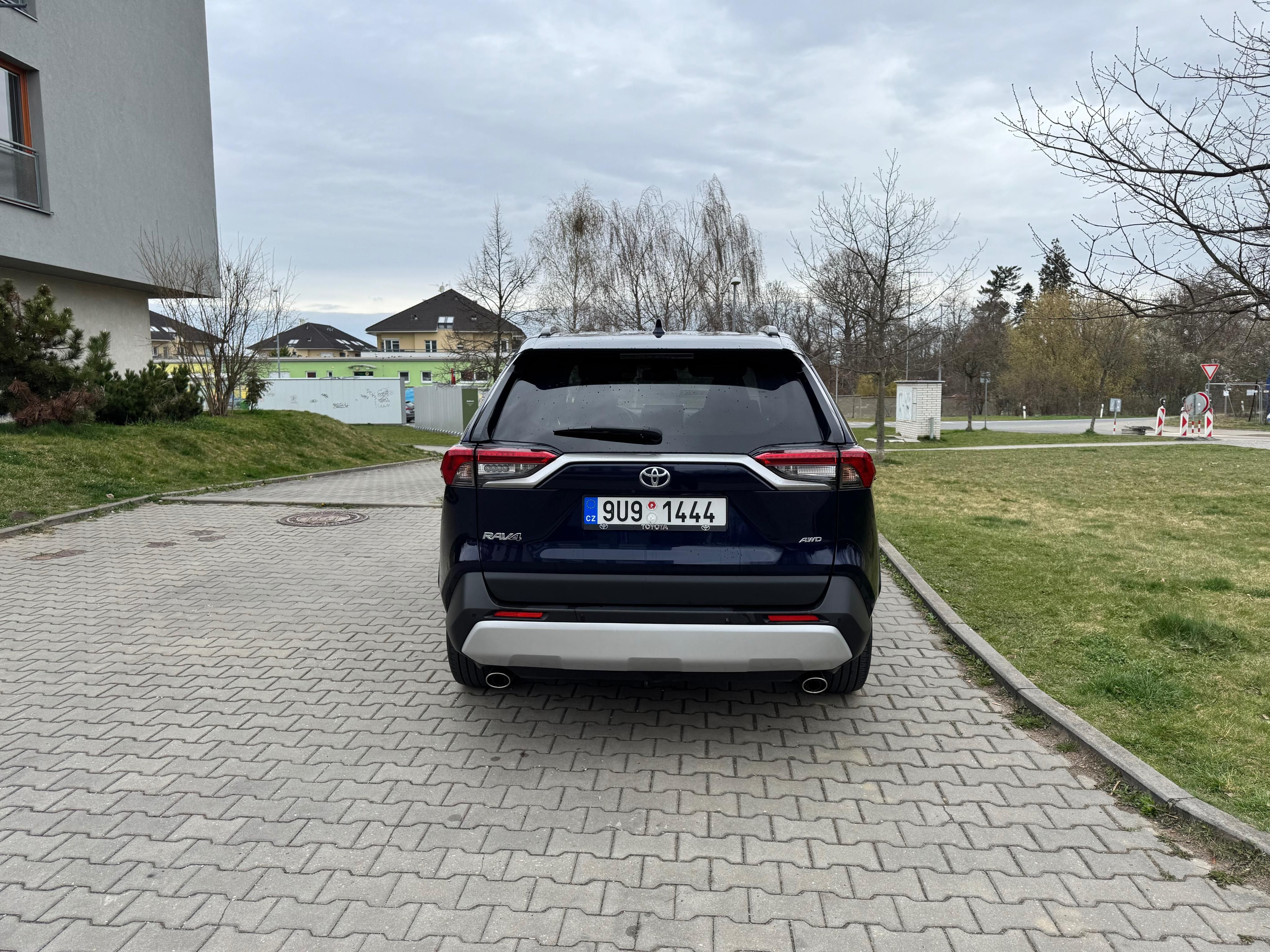 Toyota Rav4, 4x4, manuál, 2x kola, tažné - fotka 5