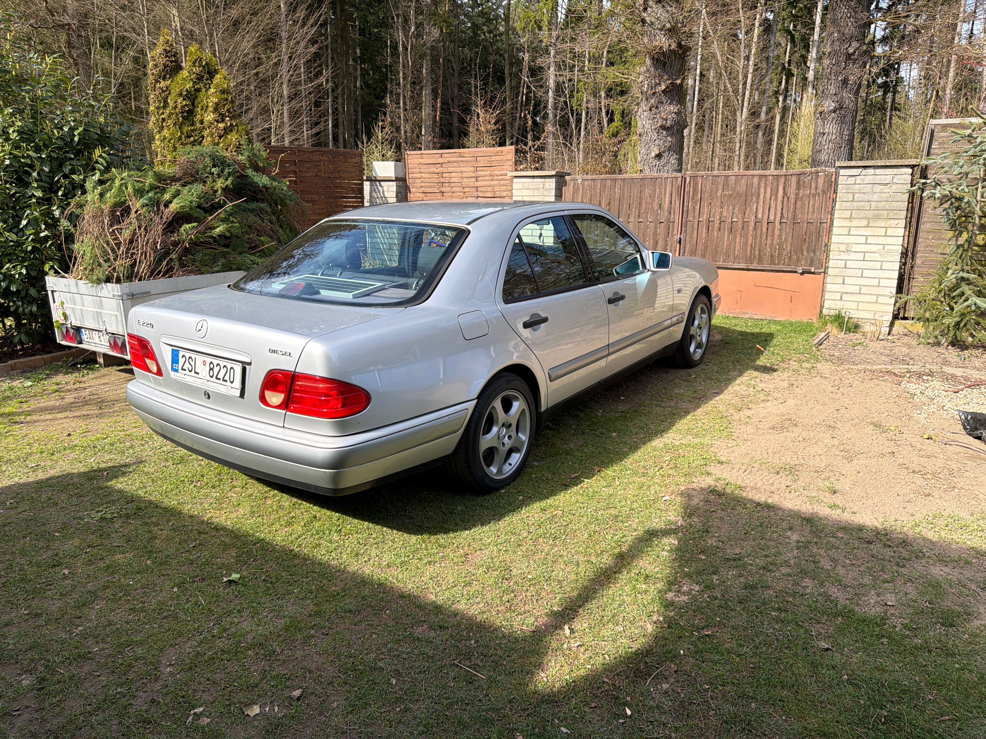 Mercedes-Benz Třídy E, E 220 D - fotka 4