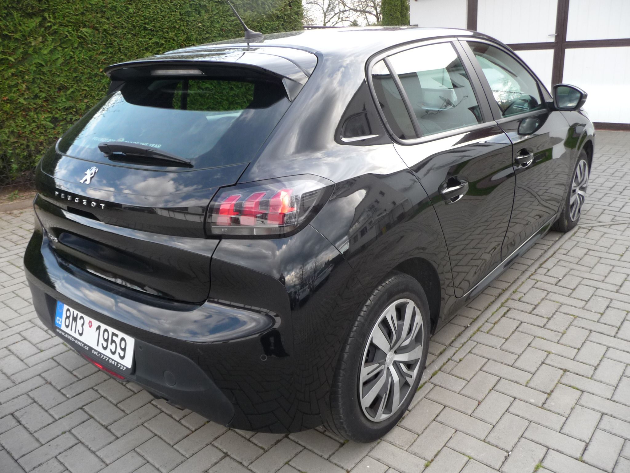 Peugeot 208, 1.2i Alure Puretech po 1.majit - fotka 4