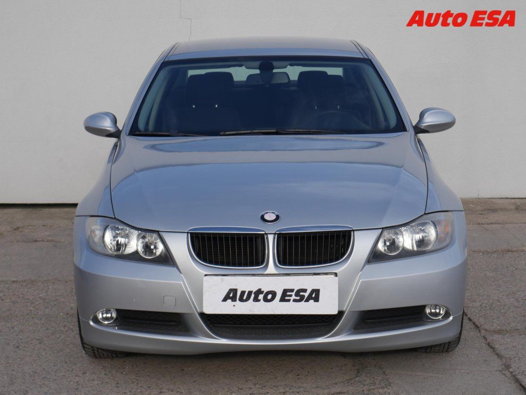 BMW Řada 3, 2.0i 318i,autoAC - fotka 2