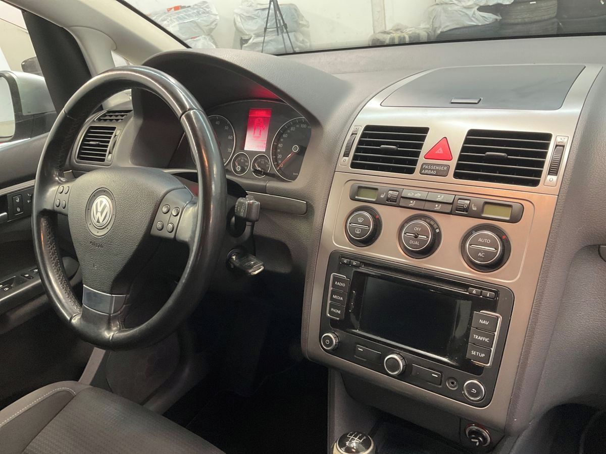 Volkswagen Touran, 1.6 Mpi 75KW 7-MÍST FREESTYLE - fotka 2
