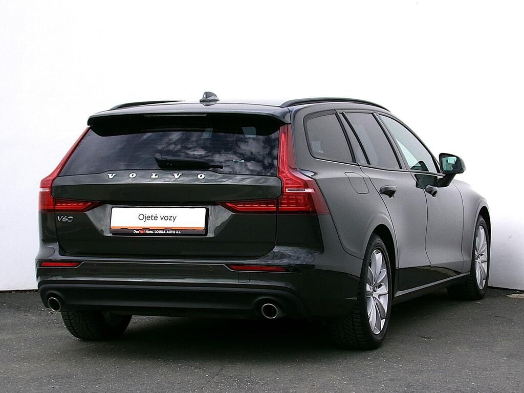 Volvo V60, Momentum 2.0 140 kW - fotka 2