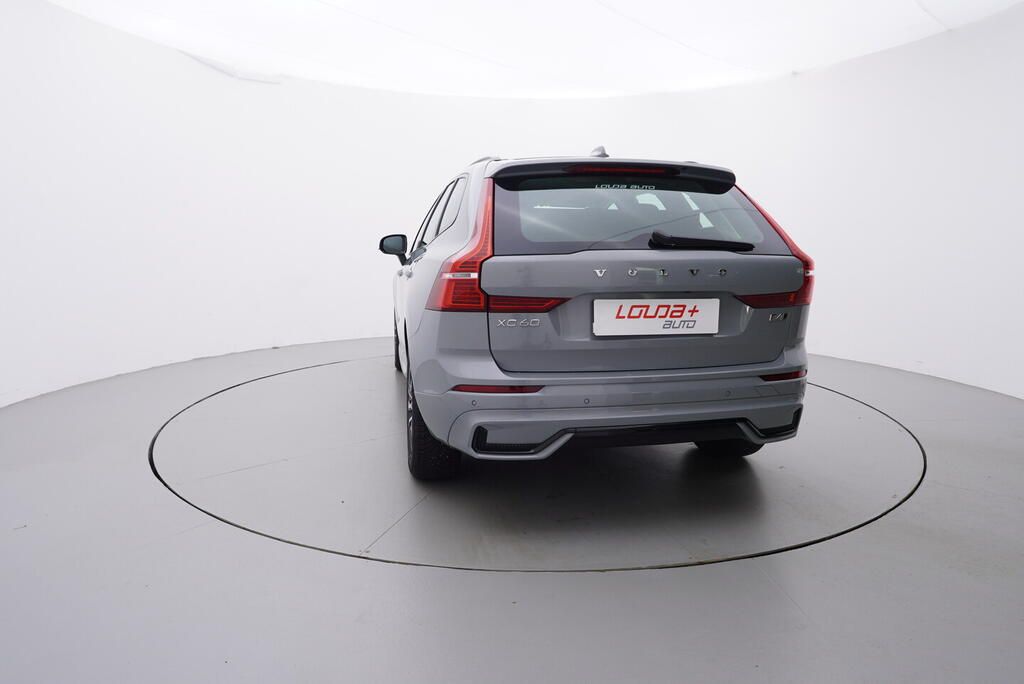 Volvo XC60, Plus Dark 2.0 B4 145 kW - fotka 4
