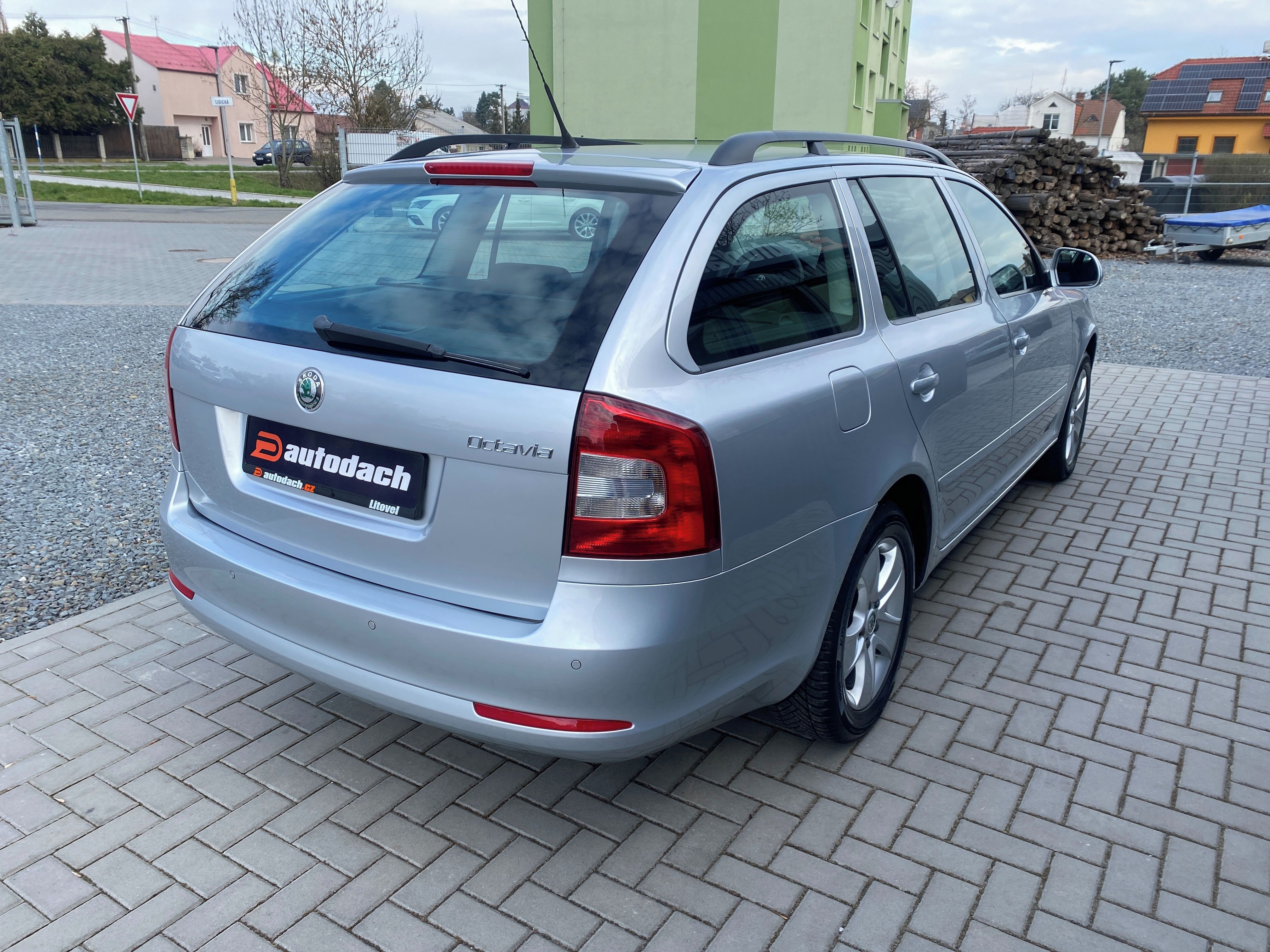 Škoda Octavia, 1.4 TSI 90kW -ELEGANCE-PDC-ALU - fotka 5