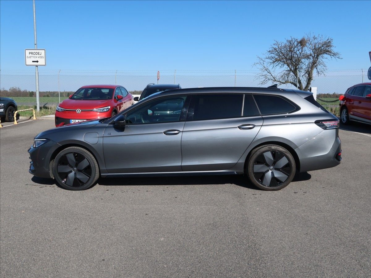 Volkswagen Passat, 1,5 TSi R-Line People 200 kW e - fotka 3