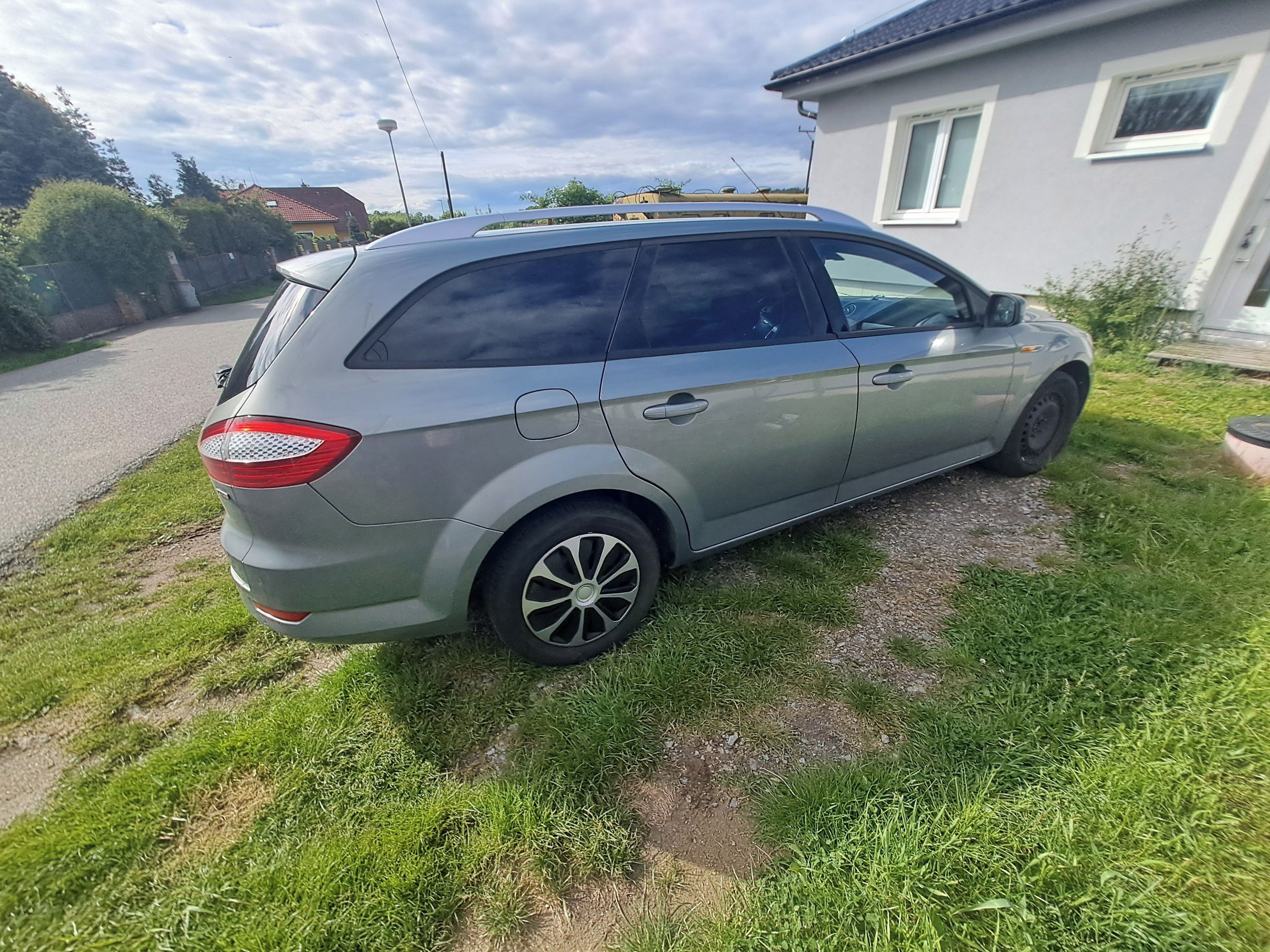 Ford Mondeo, Mondeo r.2008, 2.0, servisován - fotka 3