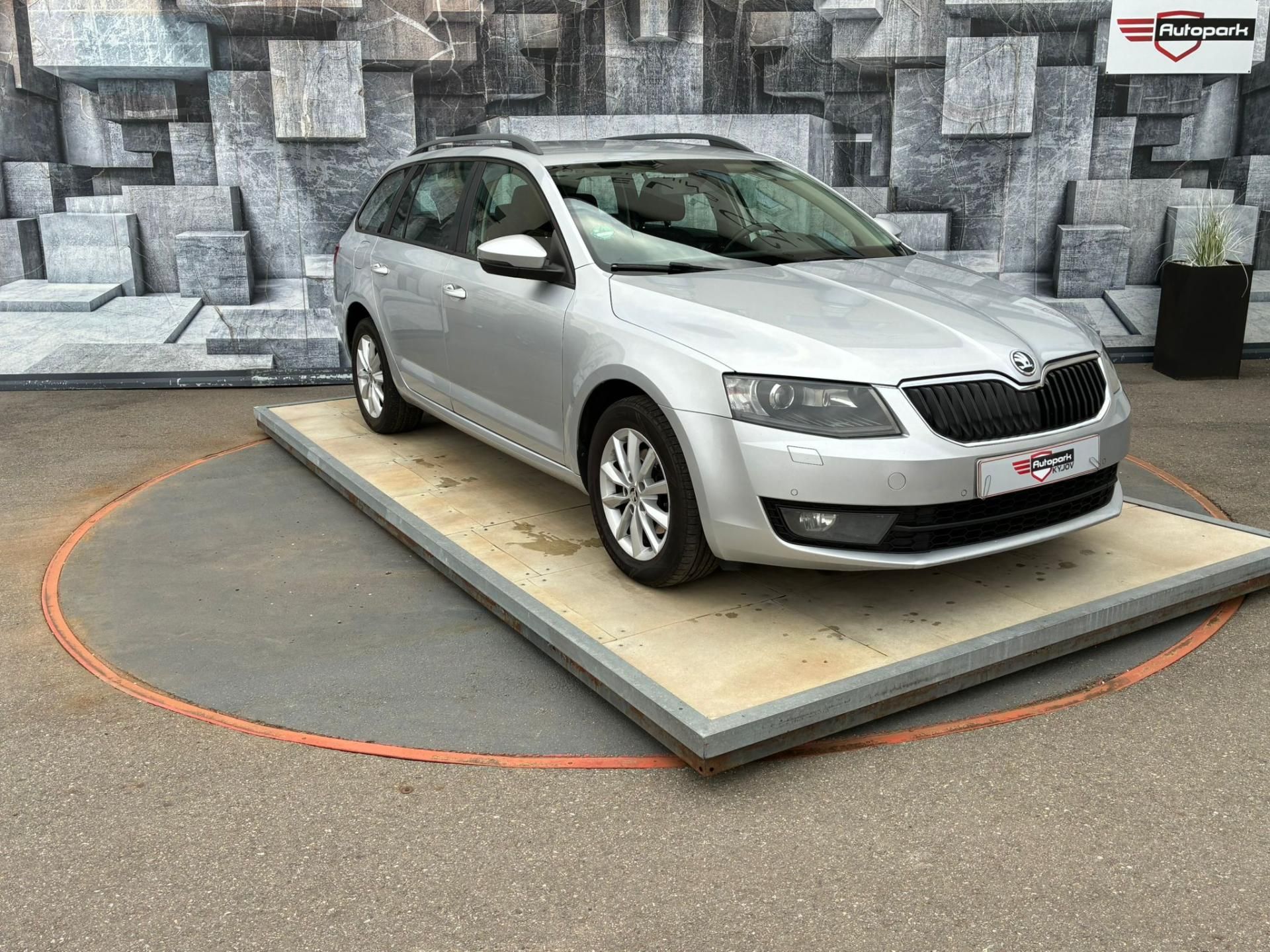 Škoda Octavia, 2.0TDi, 110KW, VYHŘ.SED.,XENON