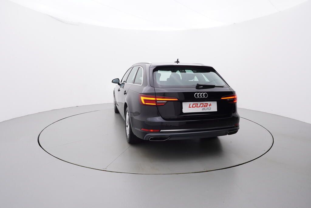 Audi A4, 2.0 TDI 140 kW - fotka 4