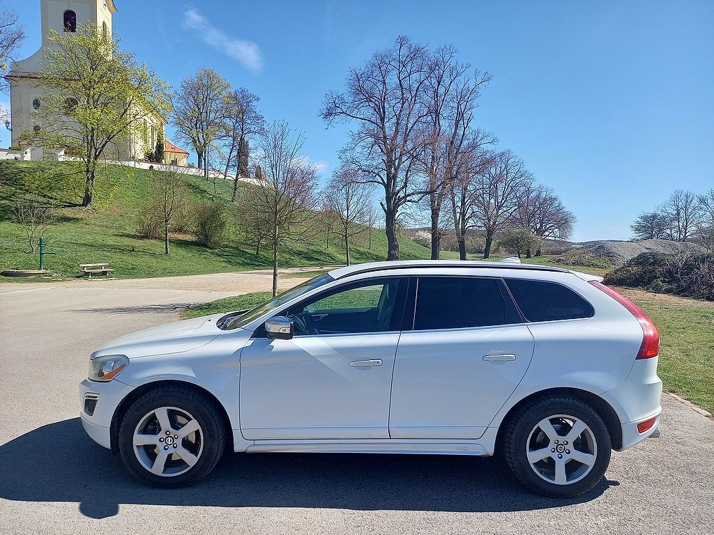 Volvo XC60, 2.4D5 151kw+R-Design+ROZVODY!! - fotka 5