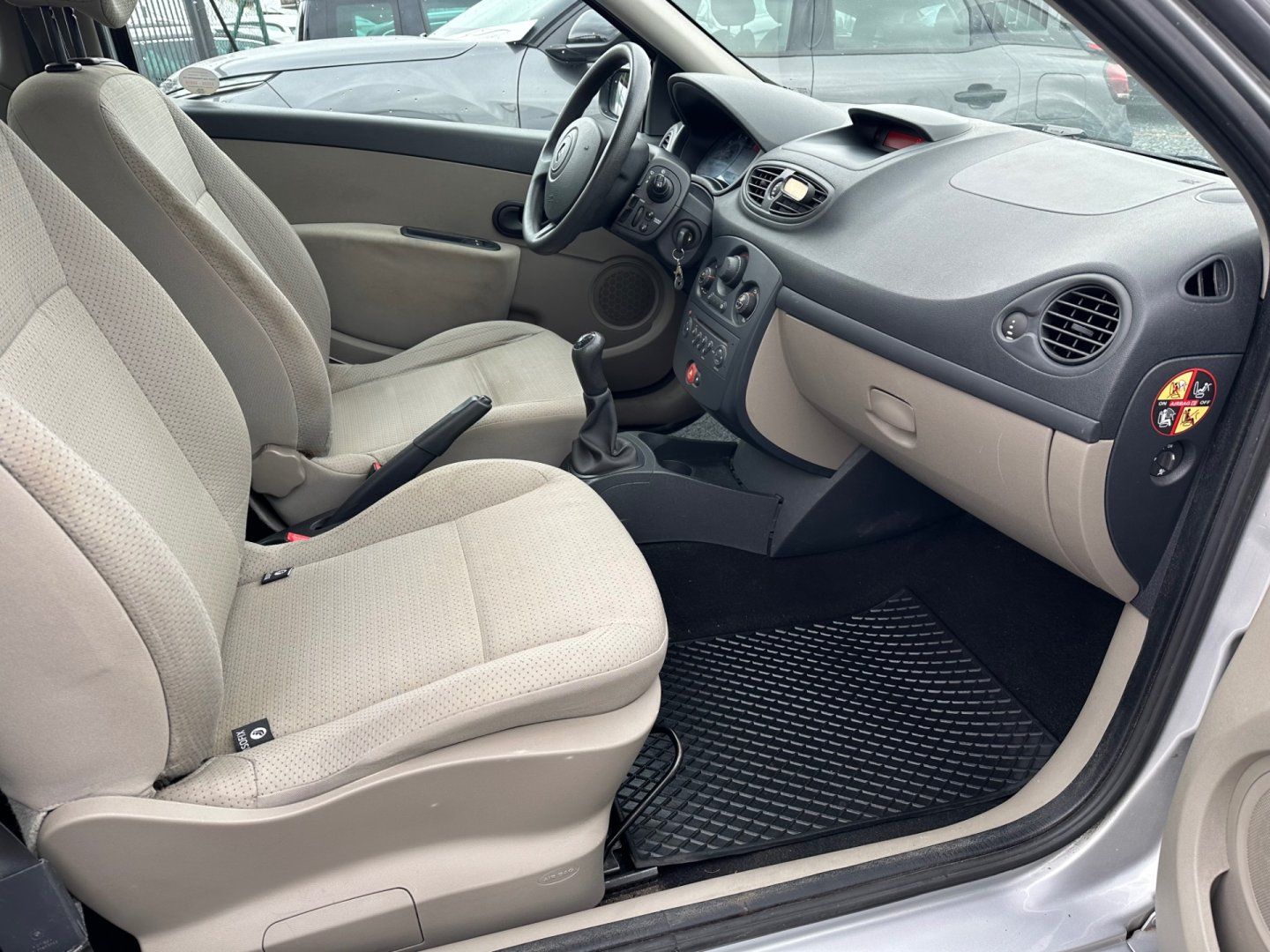 Renault Clio, 1.2i 100%KM, PĚKNÝ STAV - fotka 6