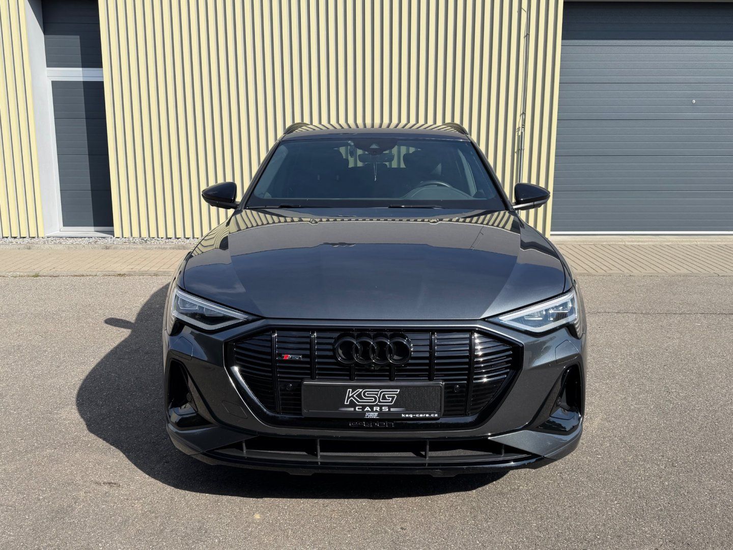Audi e-tron, 55 300kW! Quattro! S-Line! ČR! - fotka 3