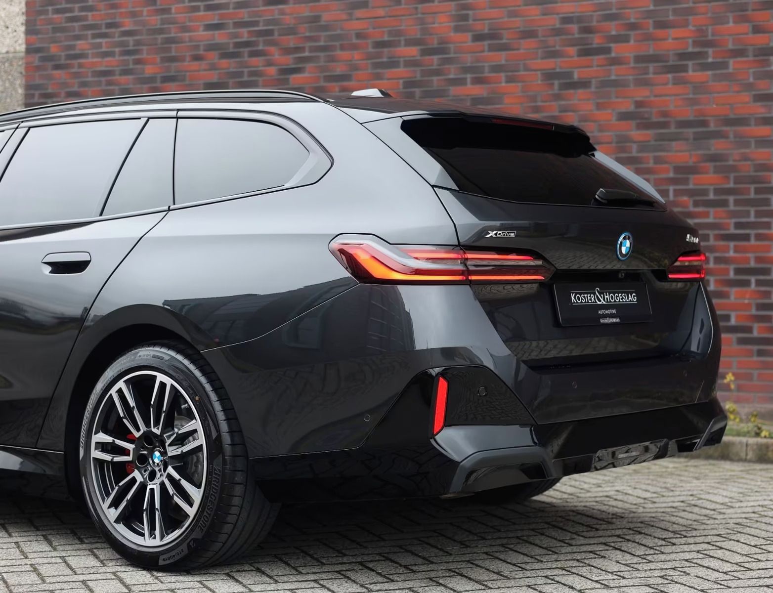 BMW Řada 5, 550e Touring xDrive M Sport - fotka 6