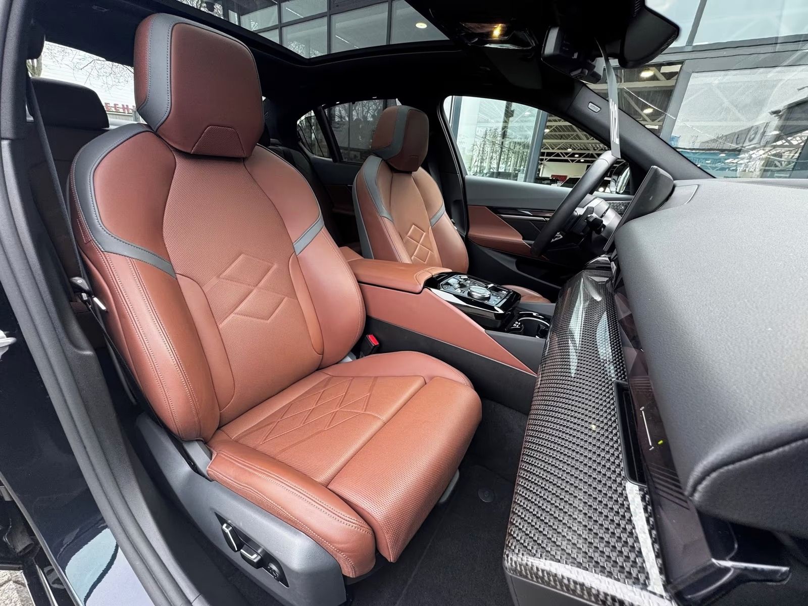 BMW Řada 5, 550e xDrive M Sport - fotka 6
