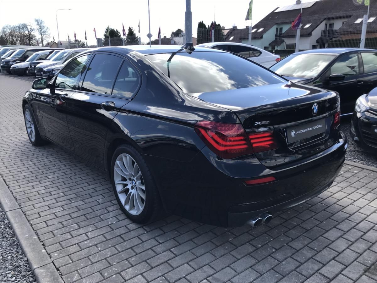 BMW Řada 7, 3,0   xDrive M-paket - fotka 4