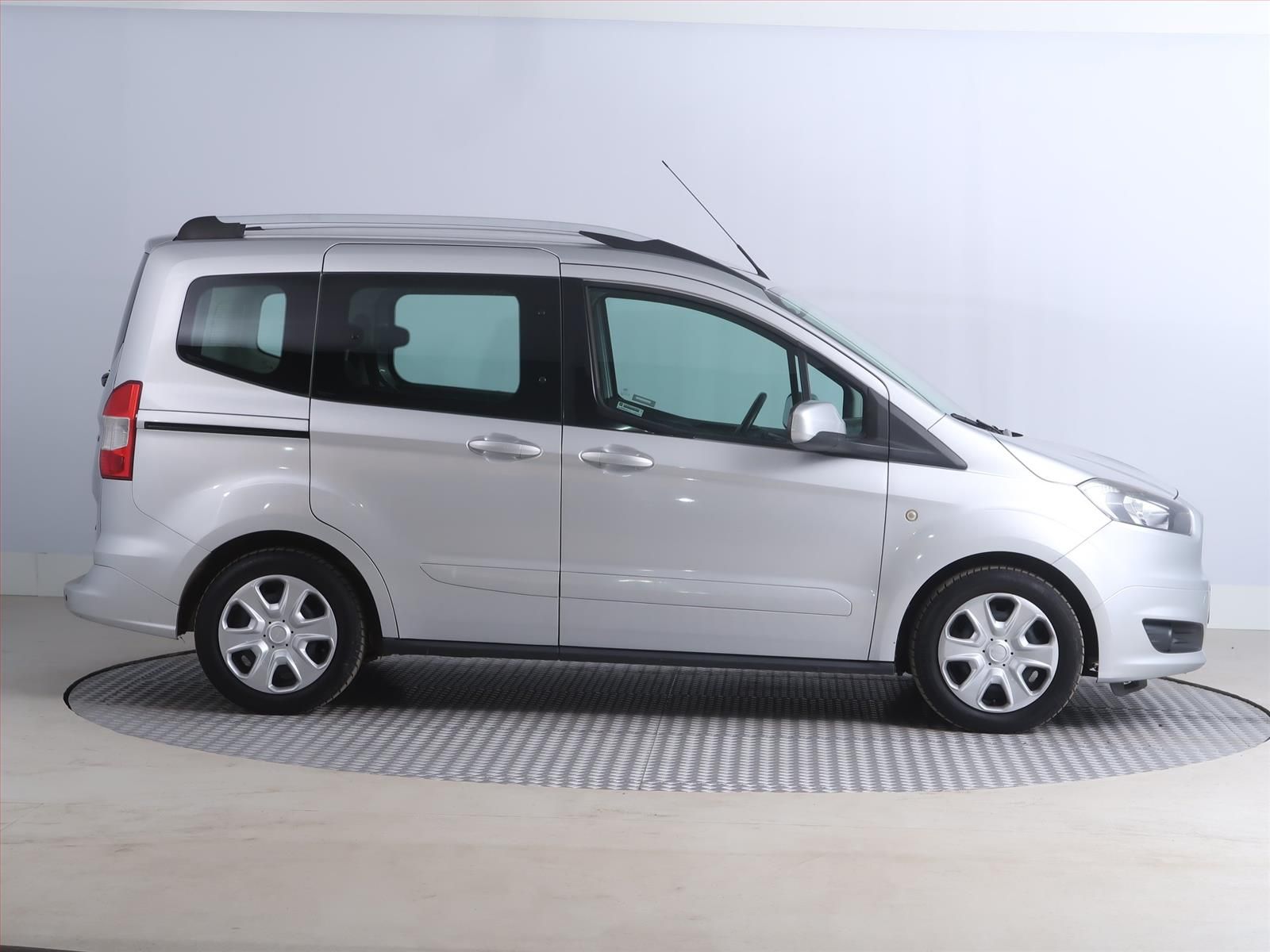 Ford Tourneo Courier, 1.0 EcoBoost, Trend, 5Míst - fotka 6