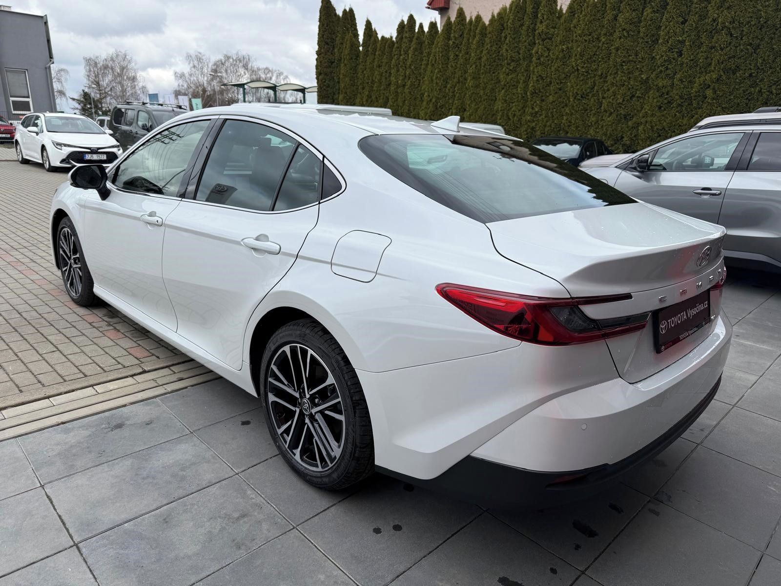 Toyota Camry, 2.5HEV 231PS Executive - fotka 3