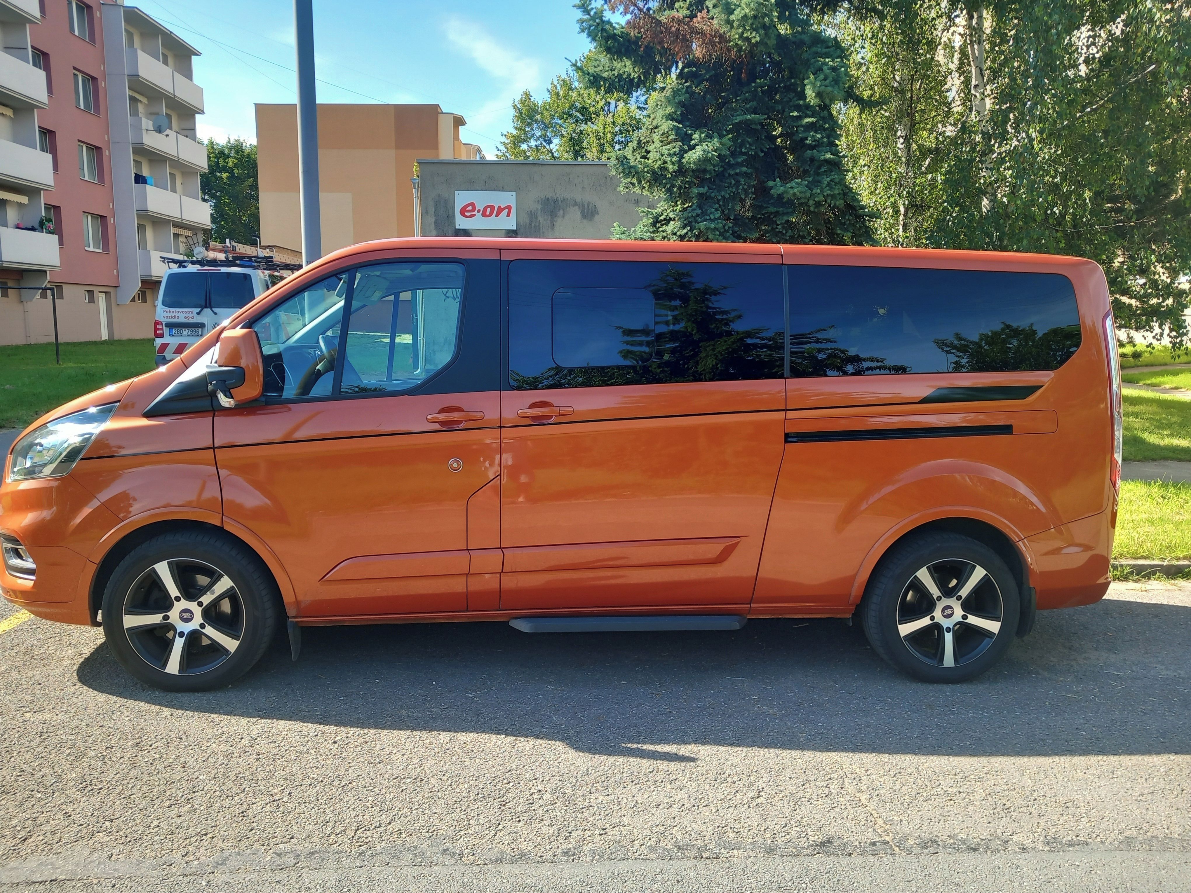 Ford Tourneo Custom, 2.0 TDCi – 8 míst, L2, DPH - fotka 2