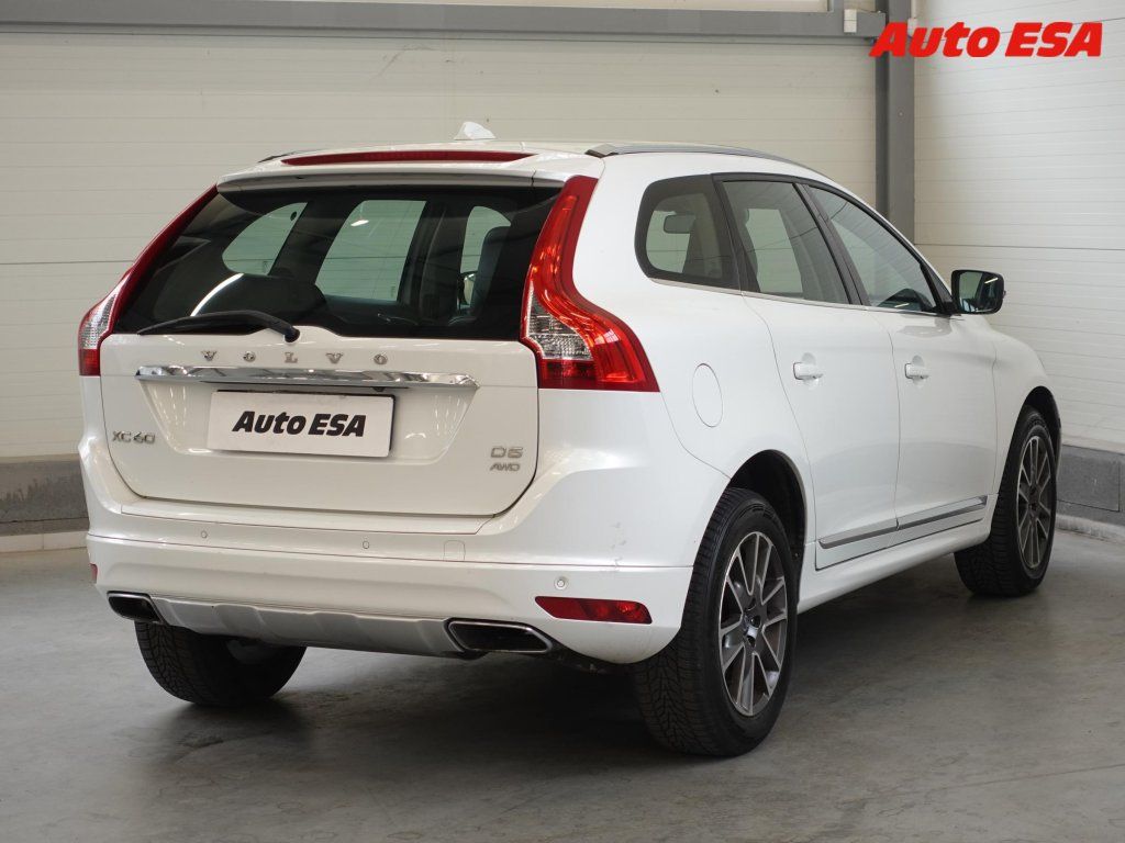 Volvo XC60, 2.4D5 AWD,ČR,Summum,AT - fotka 4