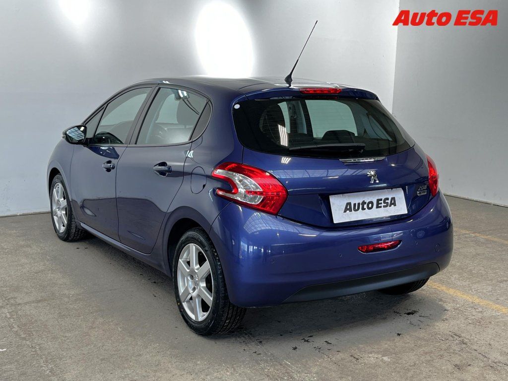 Peugeot 208, 1.2 PT,AC,výhřev sed - fotka 6