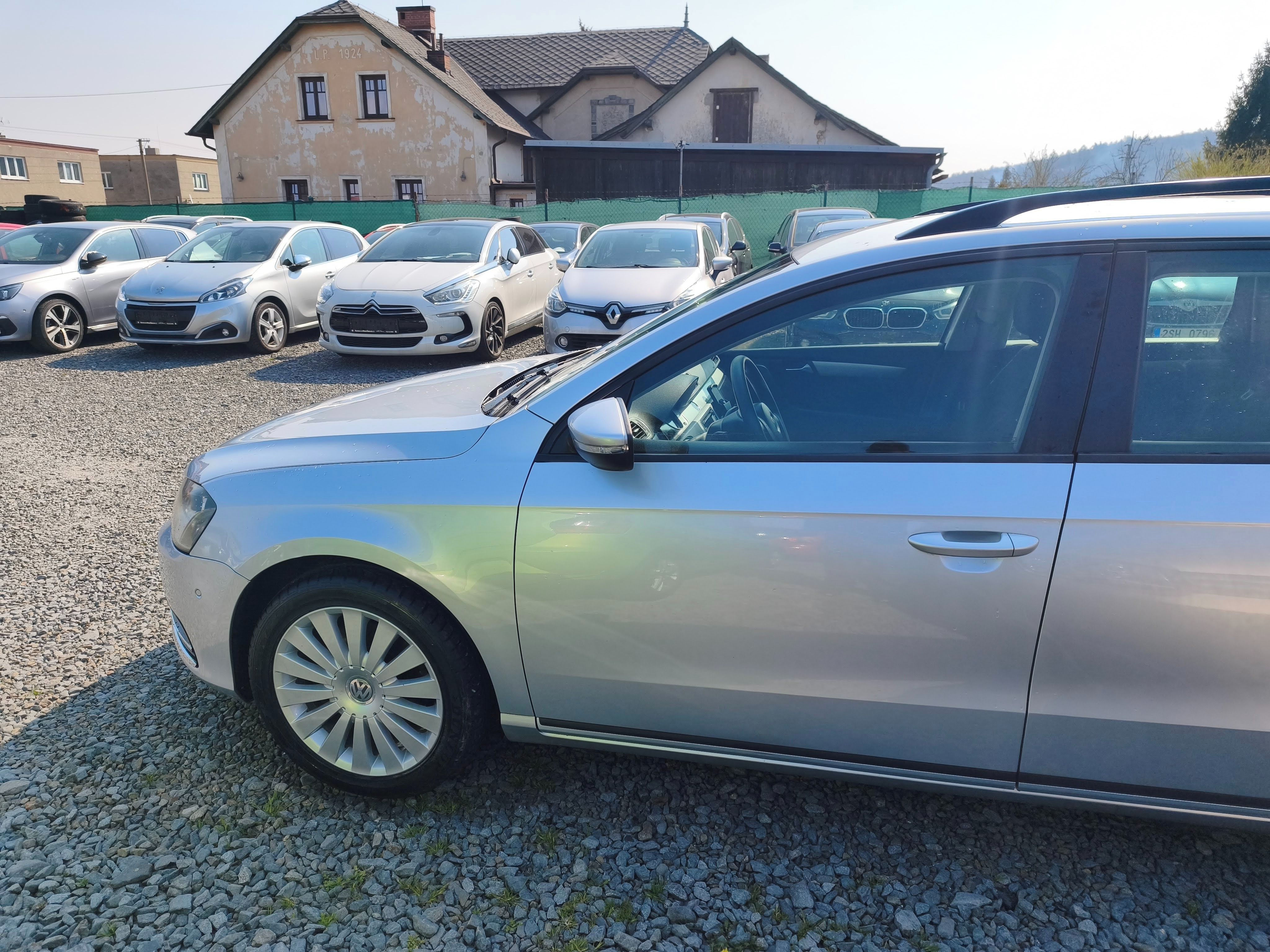 Volkswagen Passat, 1.6 TDI Tempomat, Klima, Navi - fotka 2