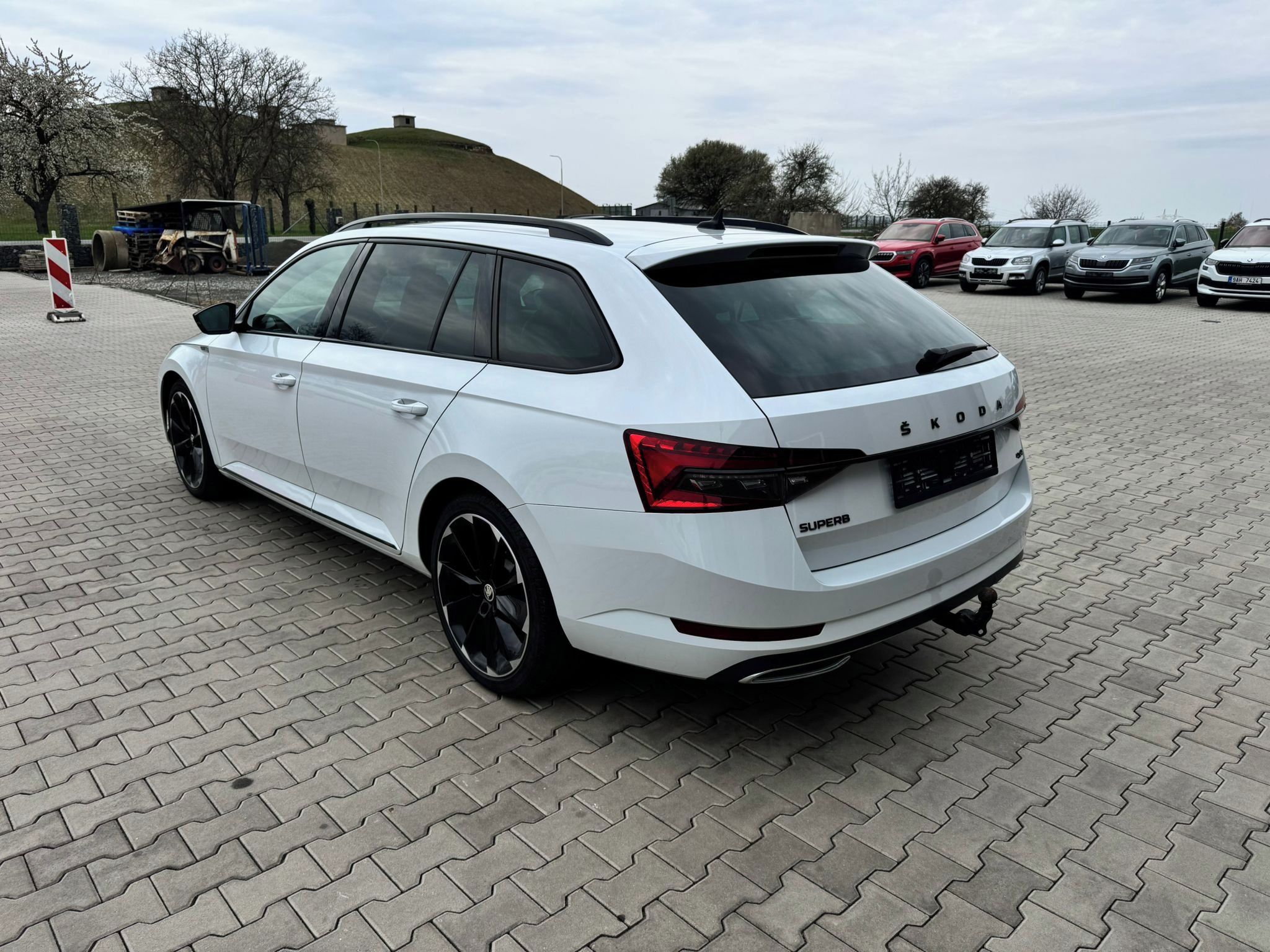 Škoda Superb, sportline, dsg, 4x4, tažné - fotka 4