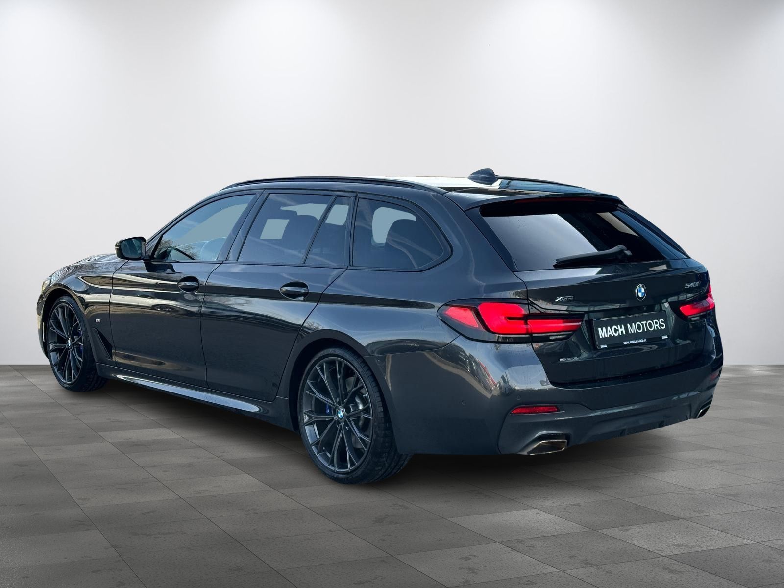 BMW Řada 5, 540i xDrive LASER PANO TAŽNÉ - fotka 3