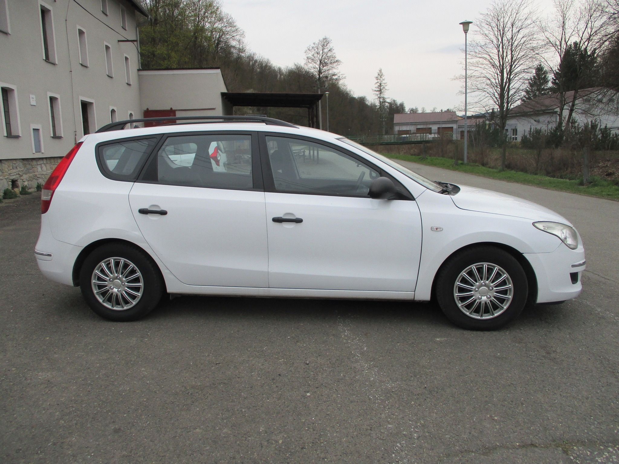 Hyundai i30, 1.4 i - nové STK - fotka 5