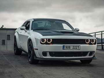 5,7 Hemi, +Wide Body+nová STK