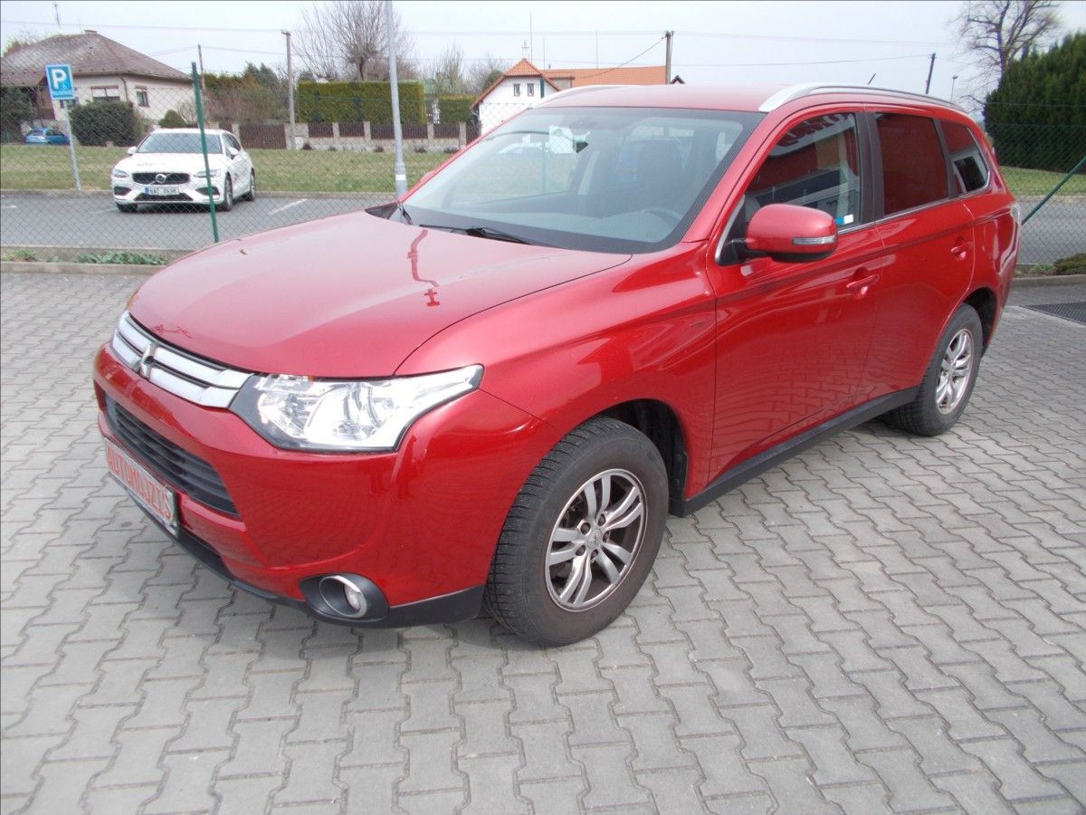 Mitsubishi Outlander, 2,0 16V 1.MAJITEL ČR 68500 KM - fotka 4
