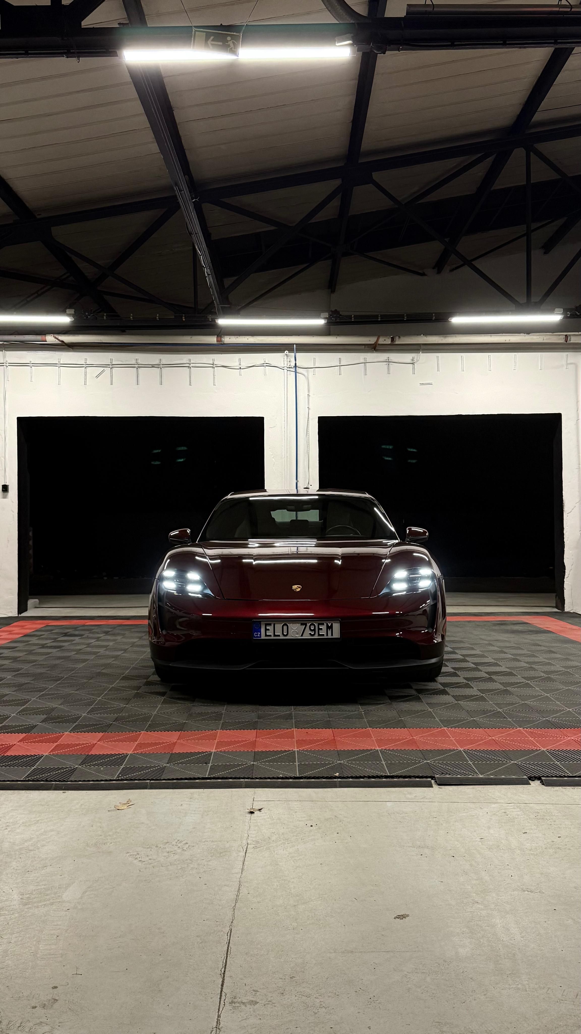 Porsche Taycan - fotka 2