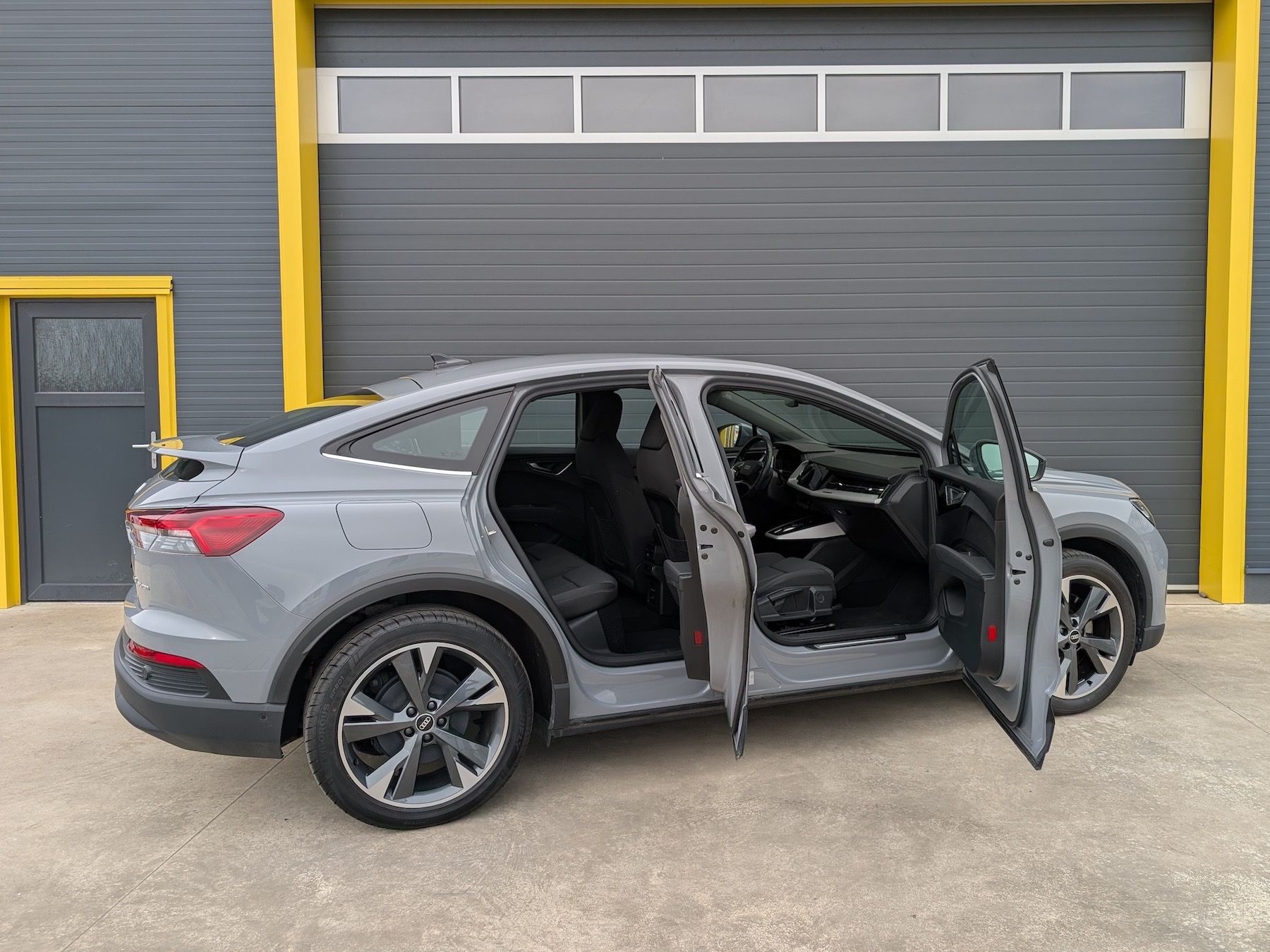 Audi Q4 e-tron, 150 kW, Matrix, ACC, SoH 93,7% - fotka 5