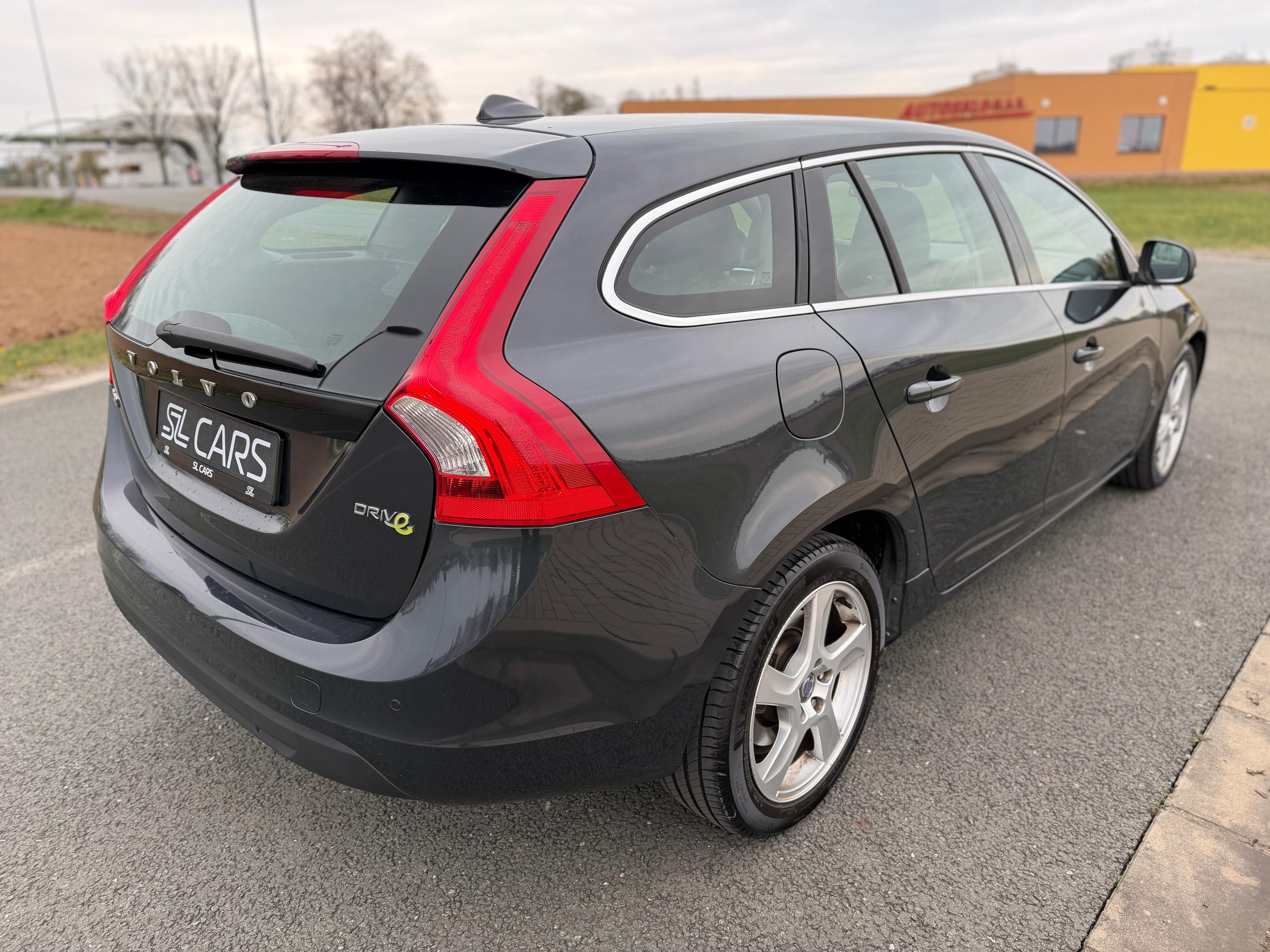 Volvo V60, 1.6 D XENONY NAVIGACE SERVISKA - fotka 5
