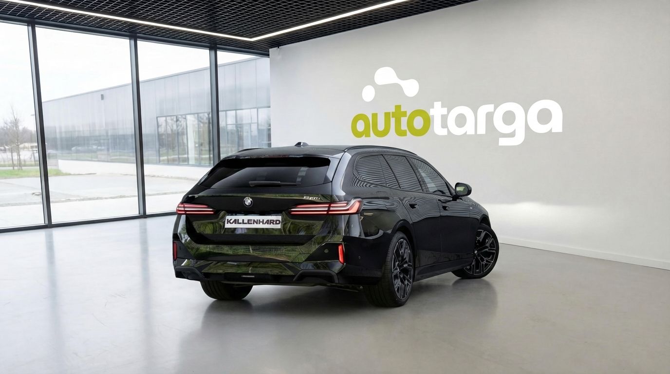 BMW Řada 5, Touring 520i M-Sport - fotka 2