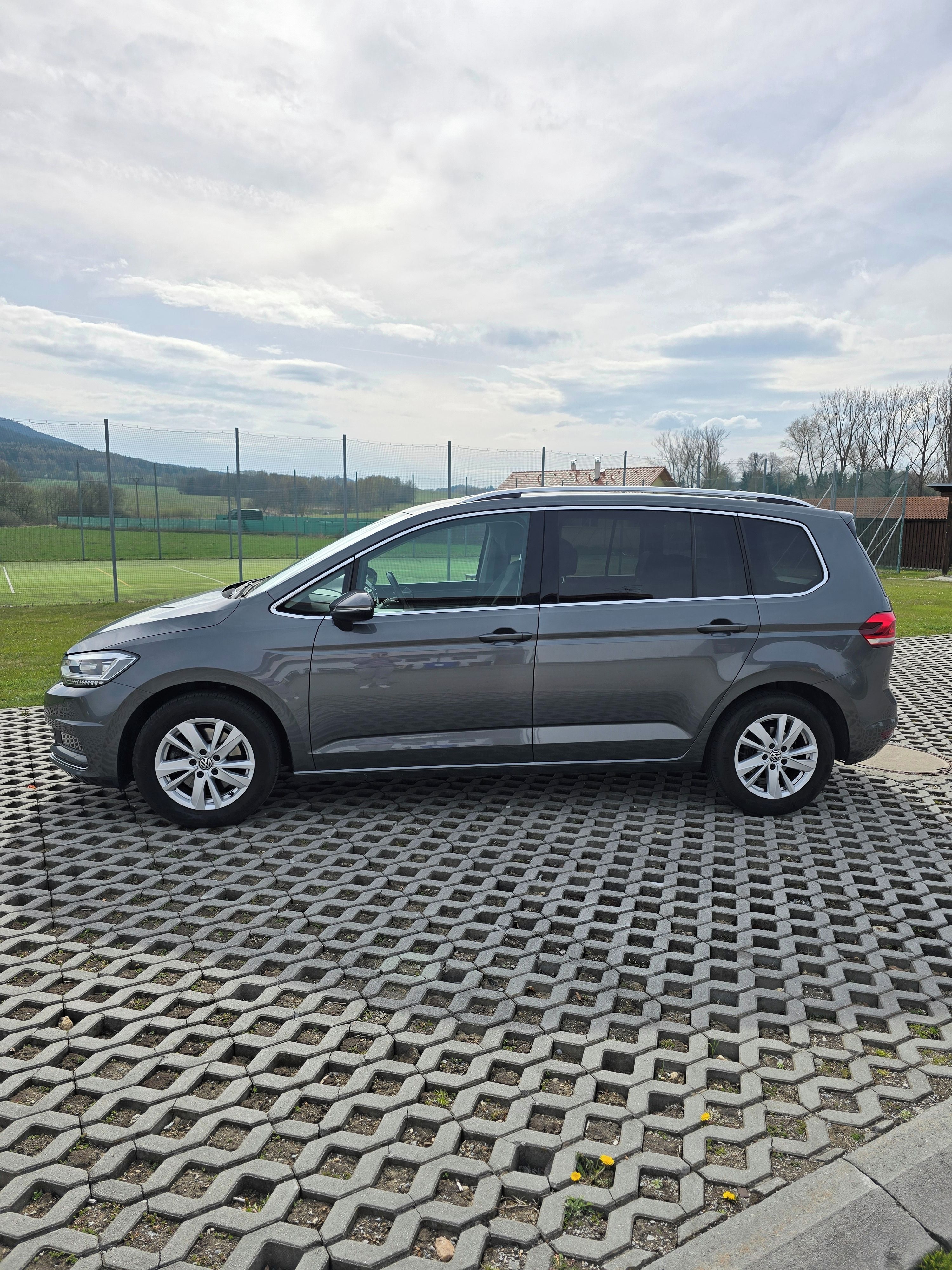 Volkswagen Touran, 1.5 TSI 110 Kw Highline Manuál - fotka 4