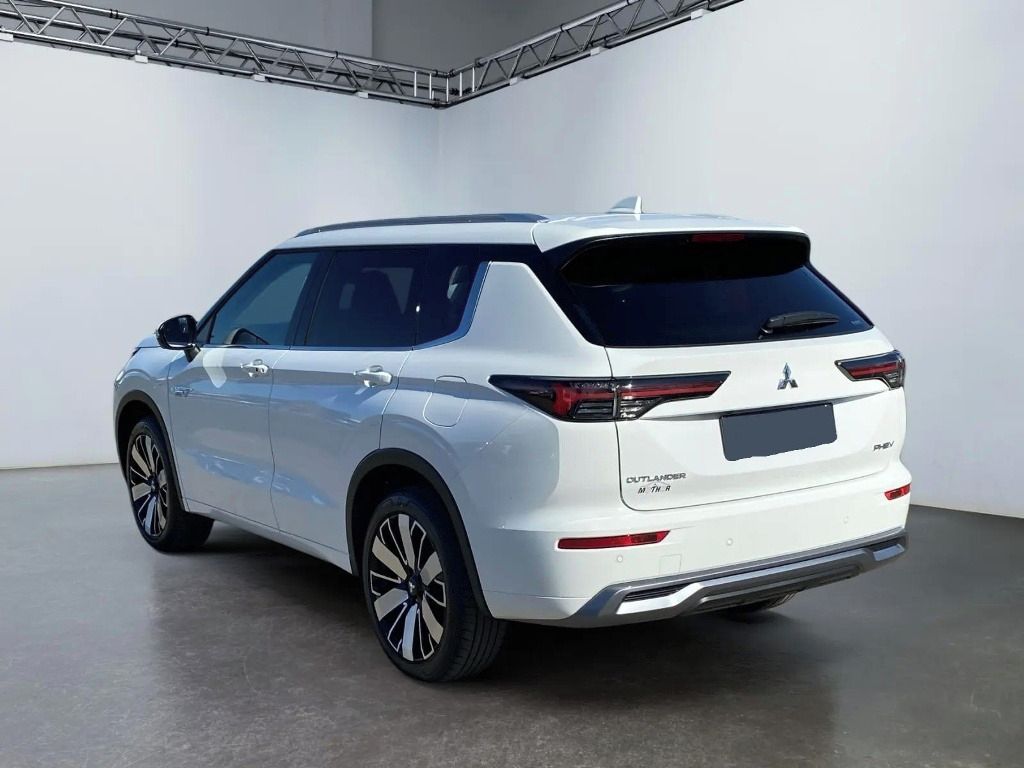 Mitsubishi Outlander, 2.4 PHEV 4WD*Kůže*Navi*360°* - fotka 2