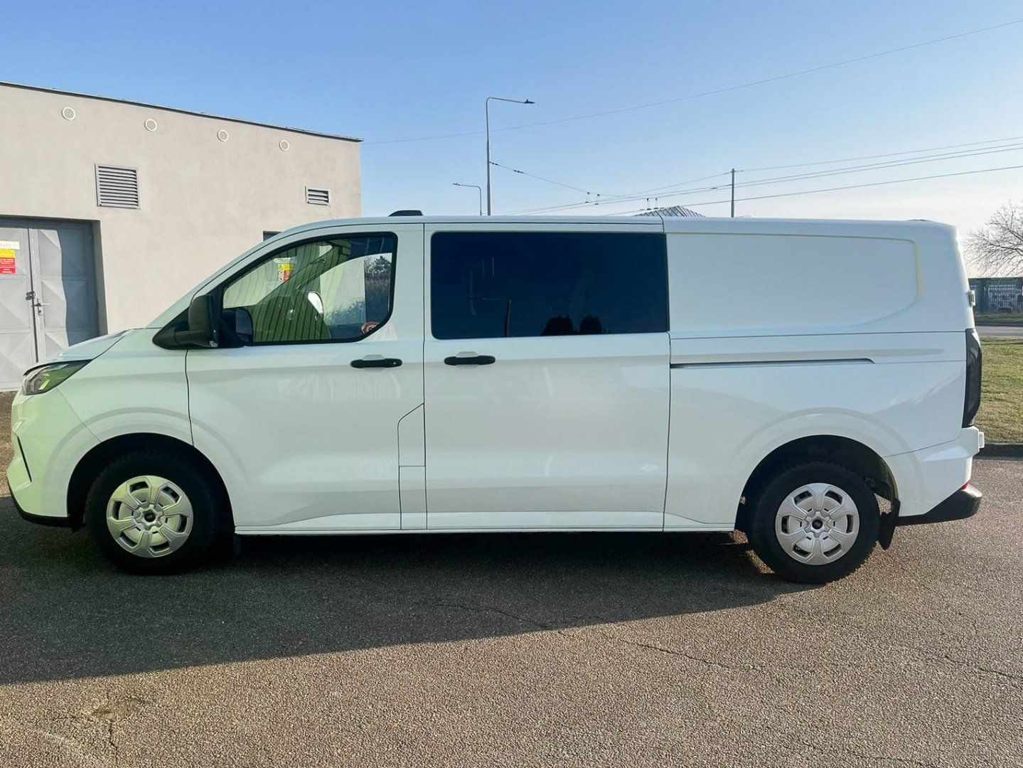 Ford Transit Custom, 2.0 TDCi 100kW 6 míst L2H1 - fotka 6