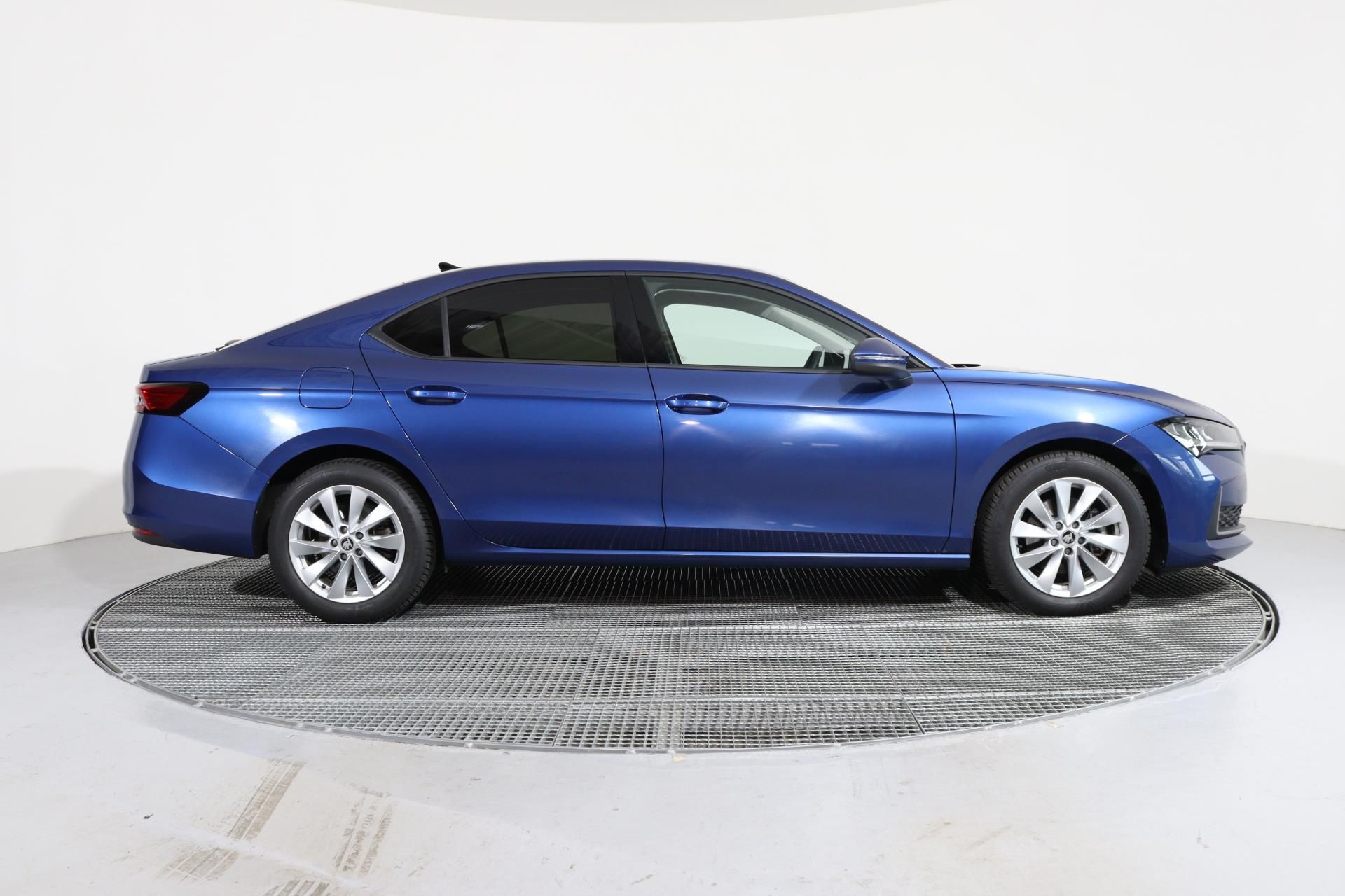 Škoda Superb, SELECTION 2,0 TDI DSG/ ACC,KAM - fotka 3