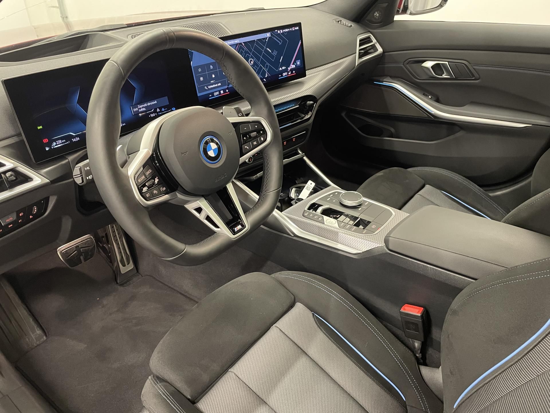 BMW Řada 3, 330e xDrive Touring M PRO - fotka 6