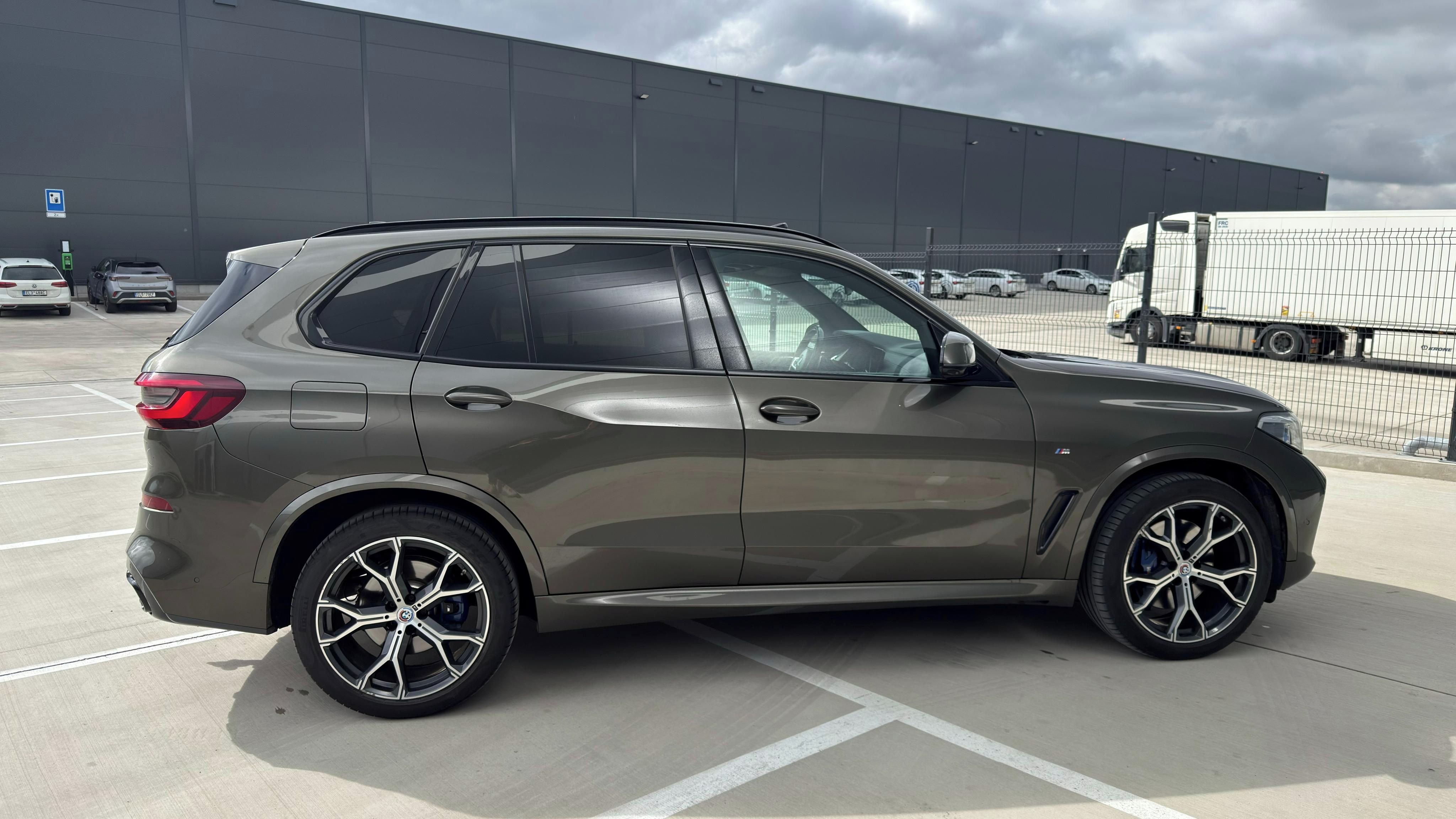 BMW X5, 30d, 1.majitel,pano,individual - fotka 4