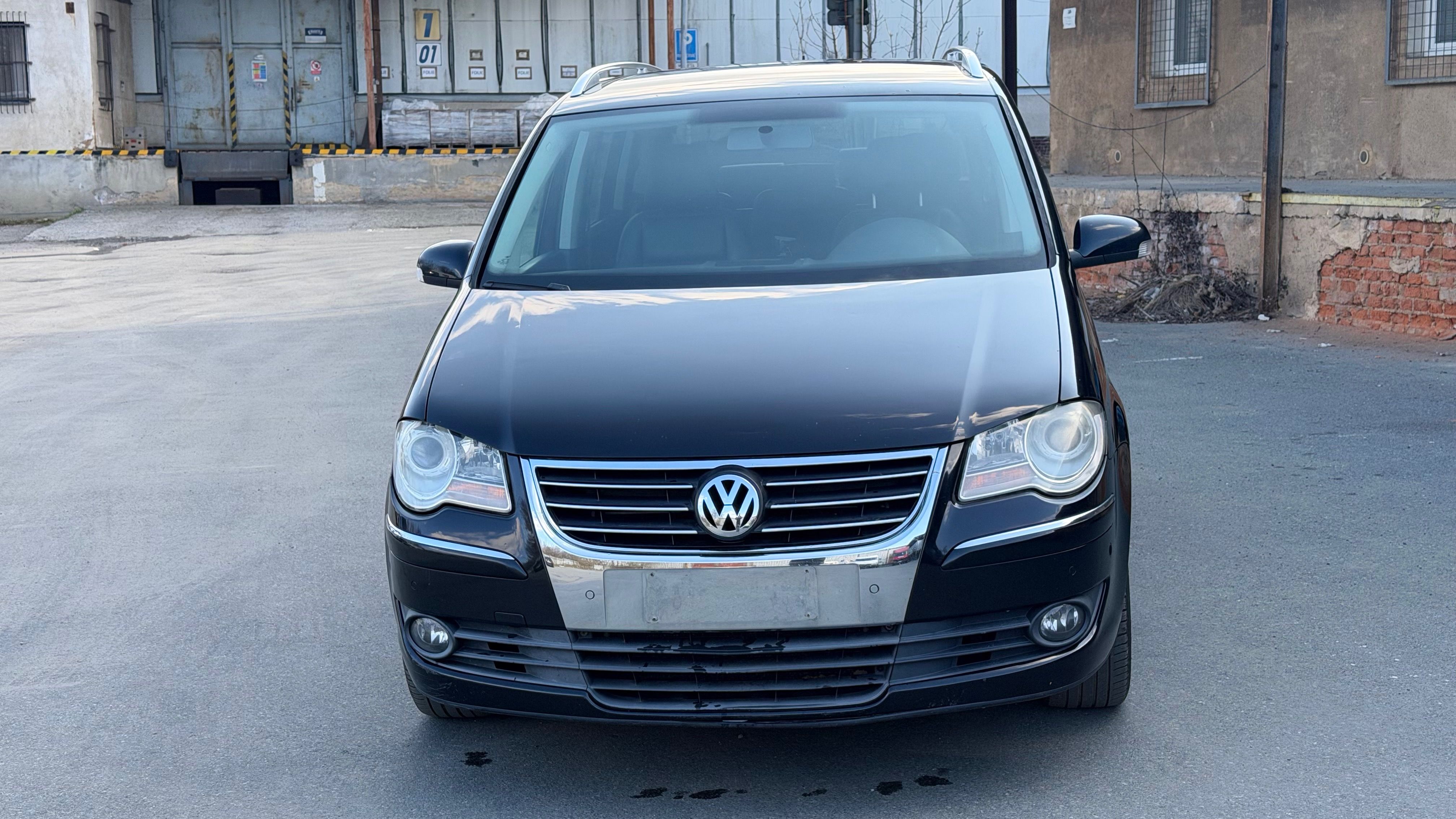 Volkswagen Touran, Higline DSG 2.0TDI 7mist kůže - fotka 2