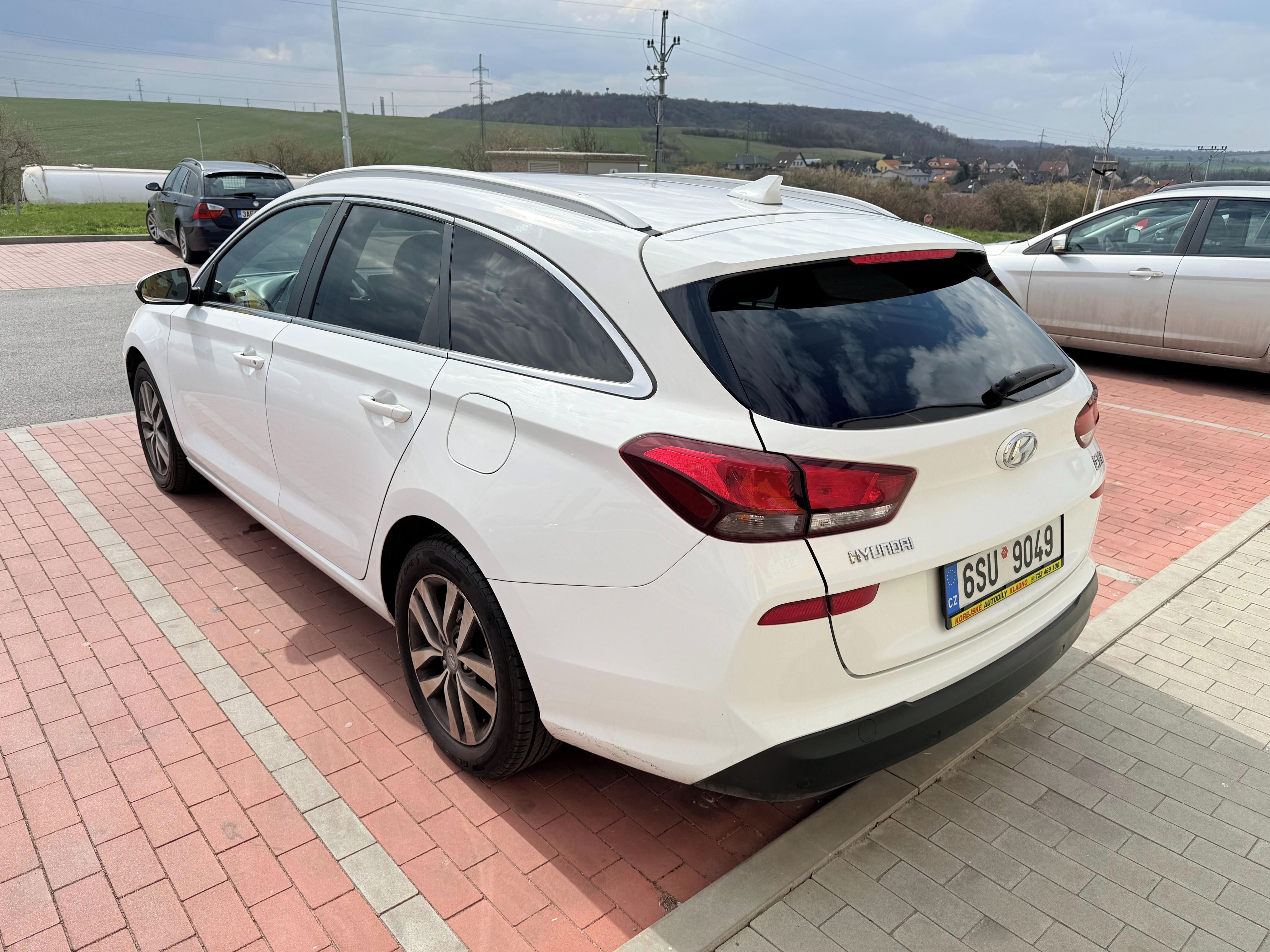 Hyundai i30, 1.6 CRDi AUTOMAT - fotka 4