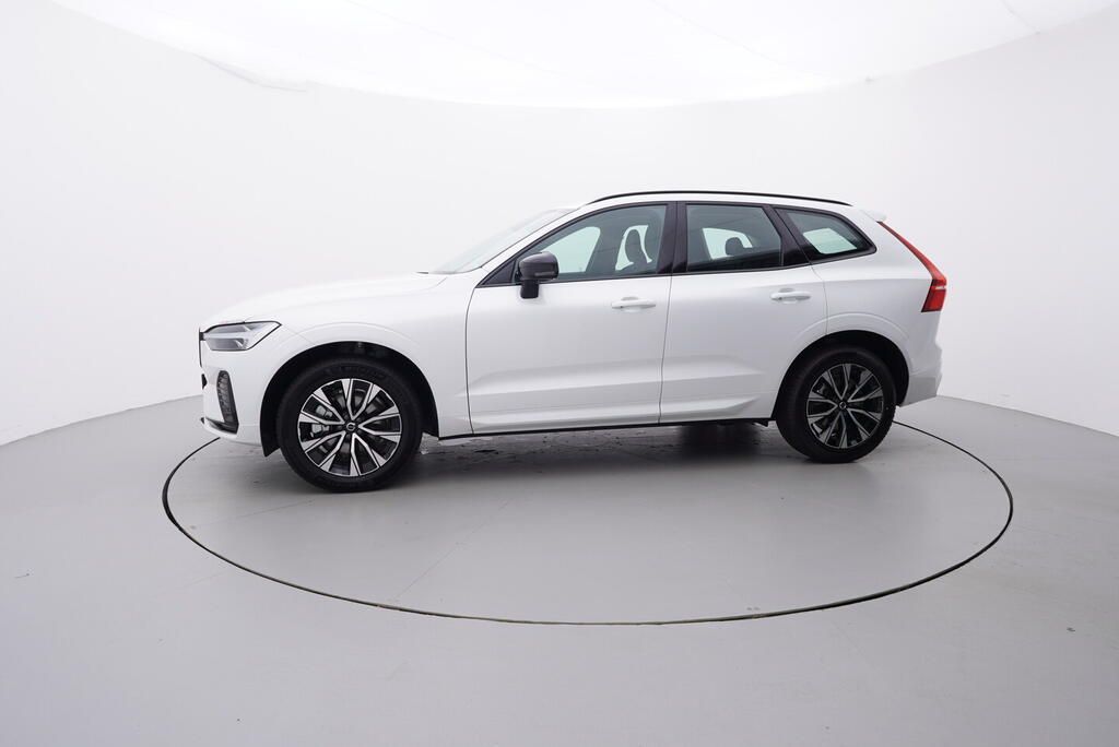 Volvo XC60, Plus Dark 2.0 B4 145 kW - fotka 2