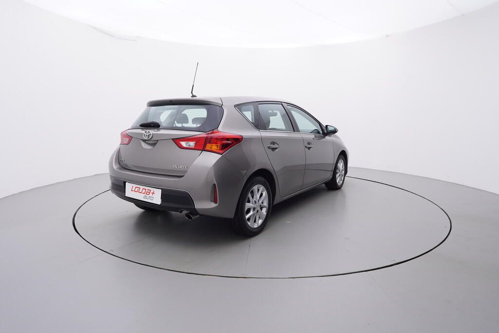 Toyota Auris, Life+ 1.6 97 kW - fotka 5