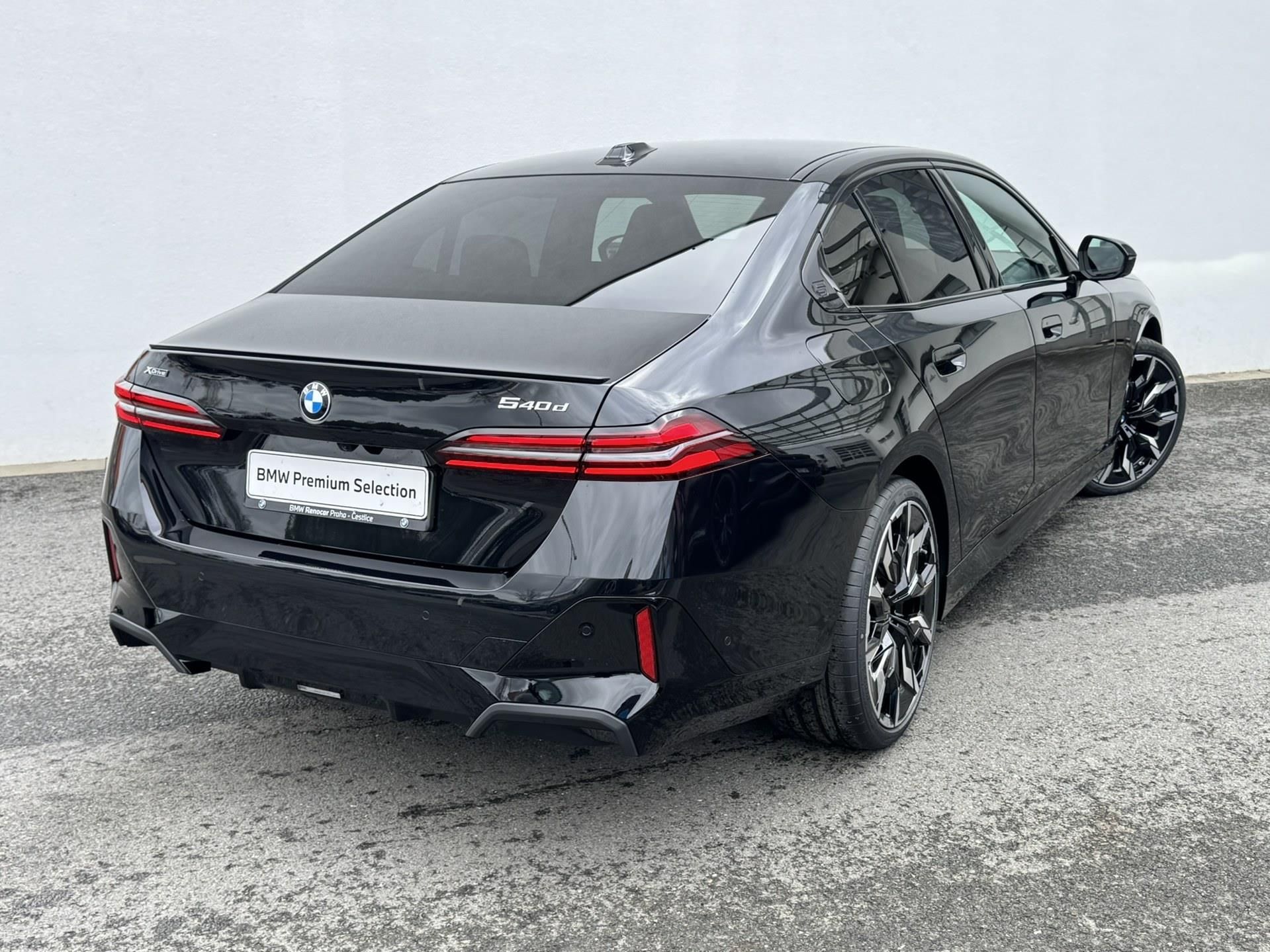 BMW Řada 5, 540d xDrive Sedan - fotka 2
