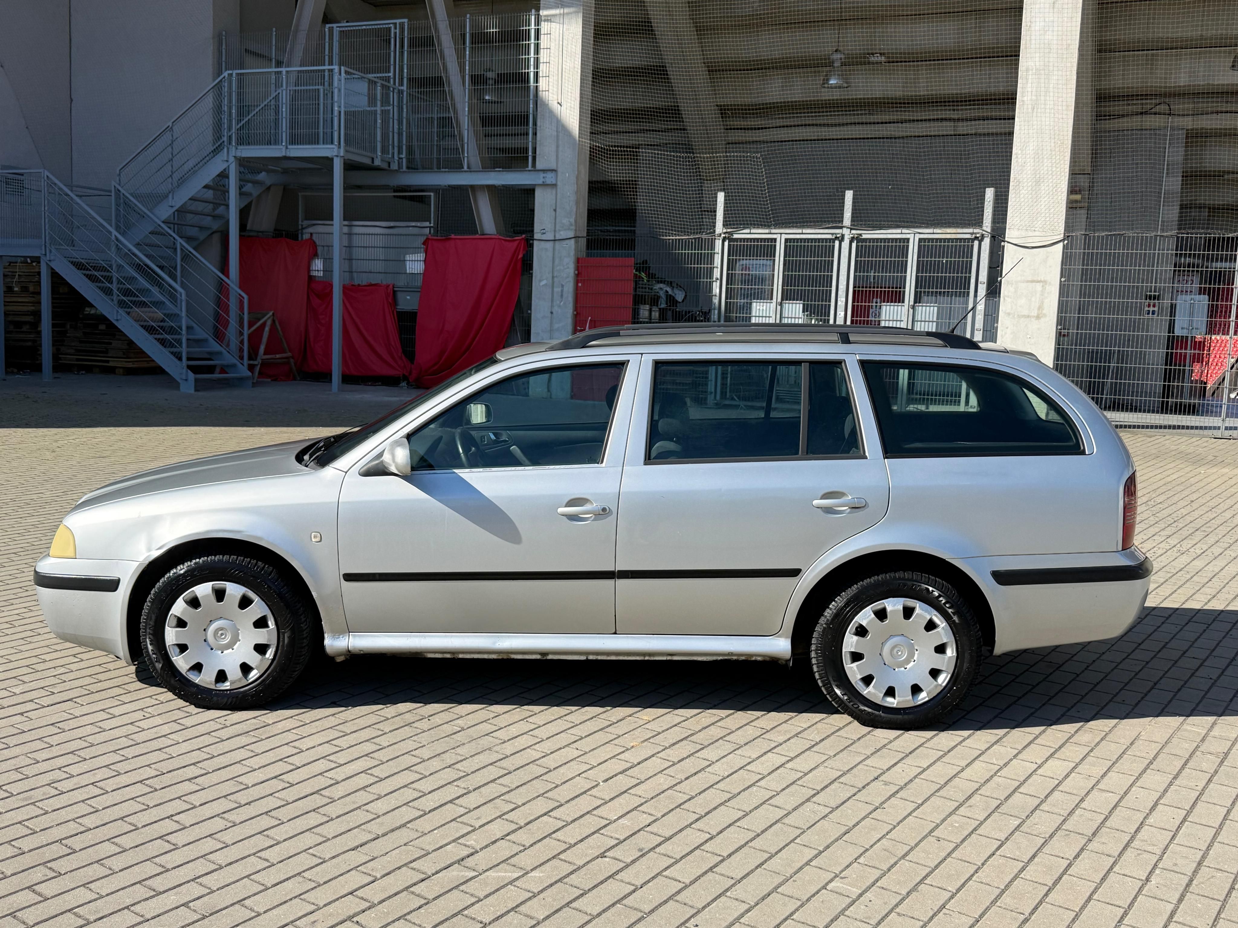 Škoda Octavia, 1.9TDI, 66kw Klima - fotka 2