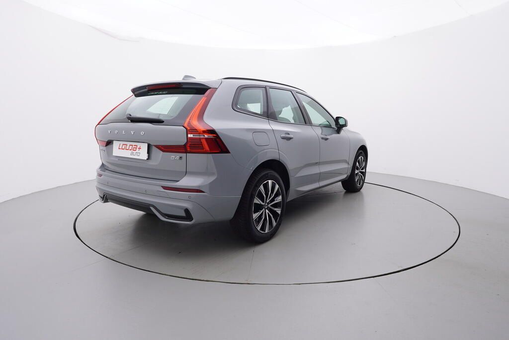 Volvo XC60, Plus Dark 2.0 B4 145 kW - fotka 5